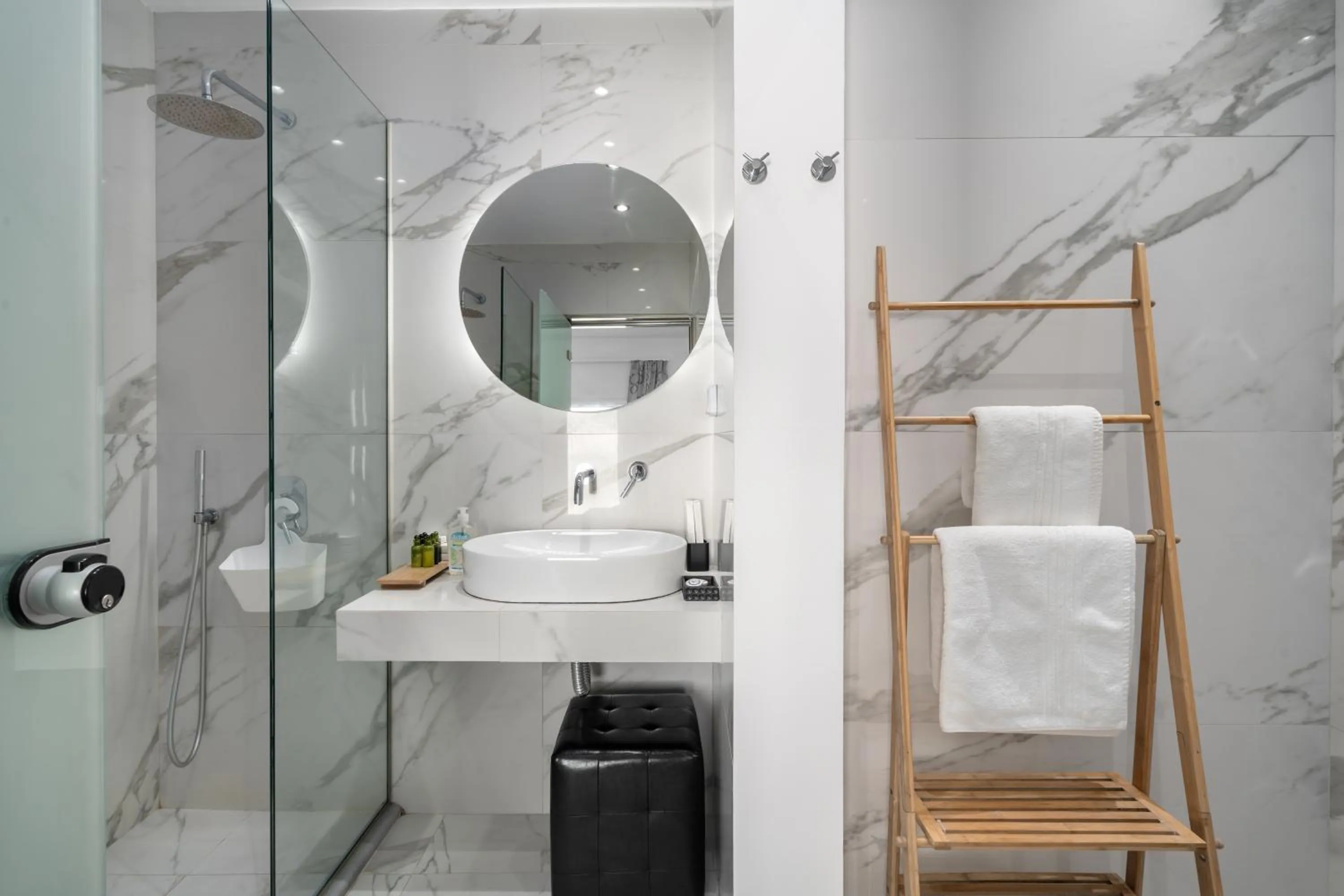 Bathroom in Oasis Hotel