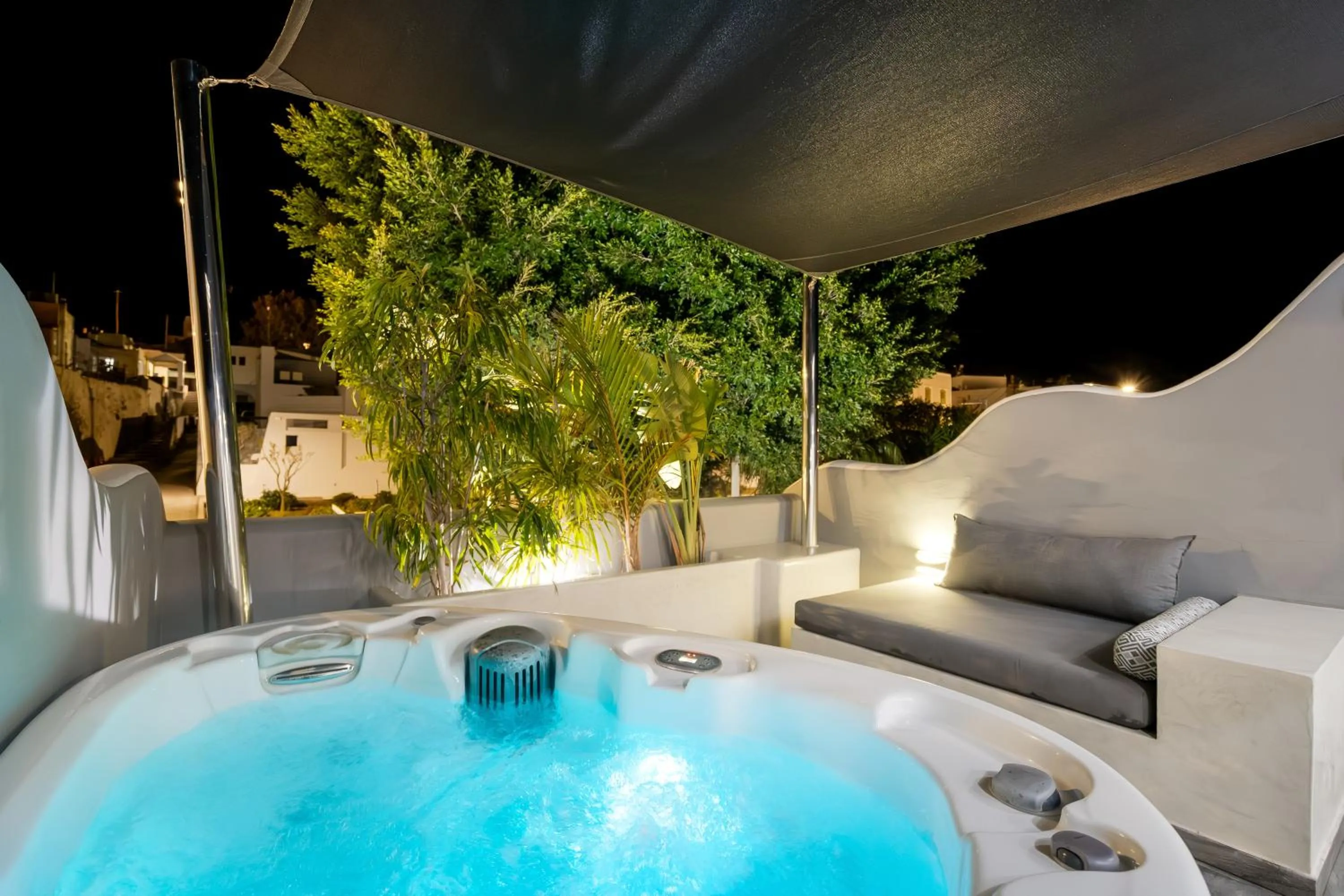 Hot Tub in Oasis Hotel