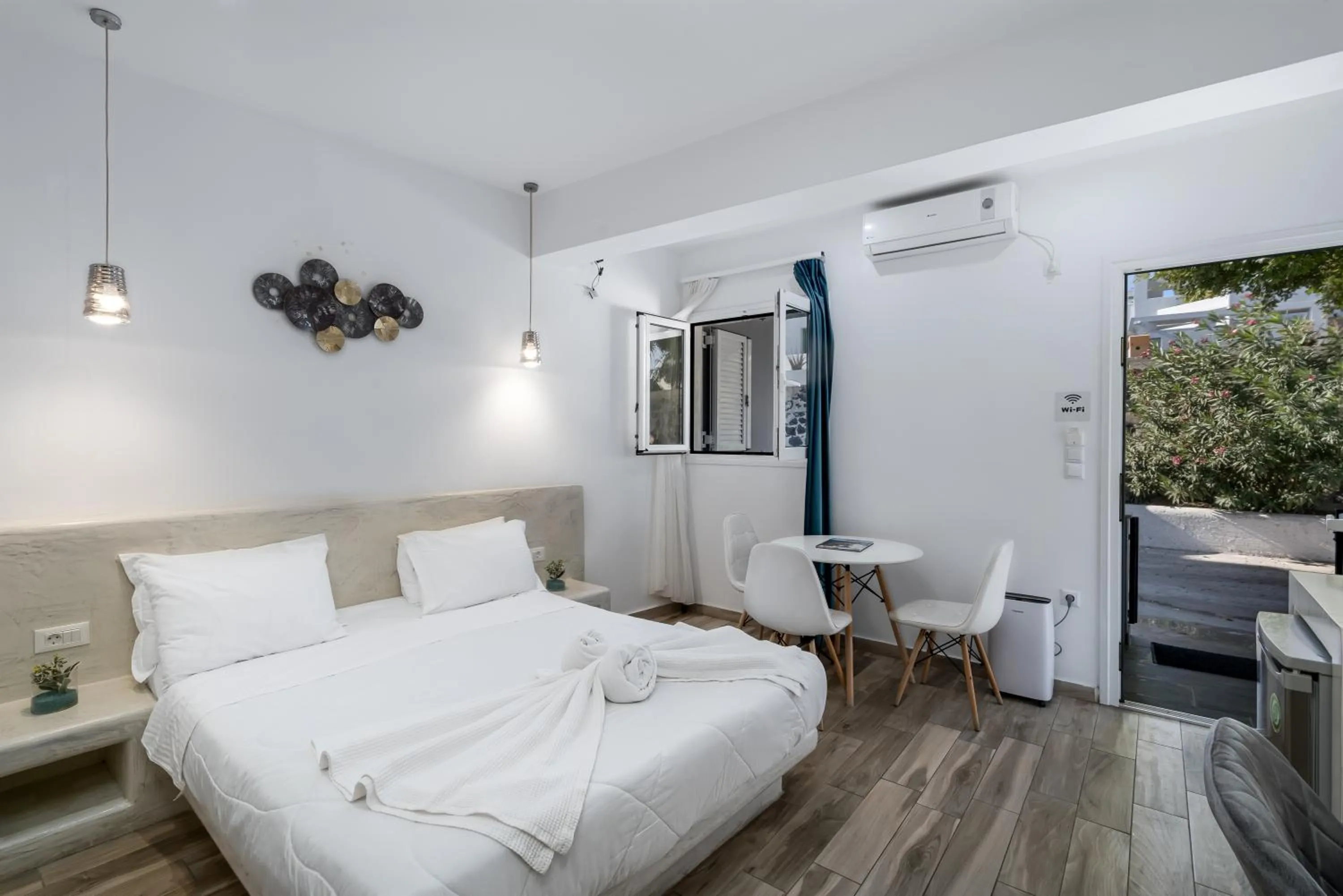 Bedroom, Bed in Oasis Hotel