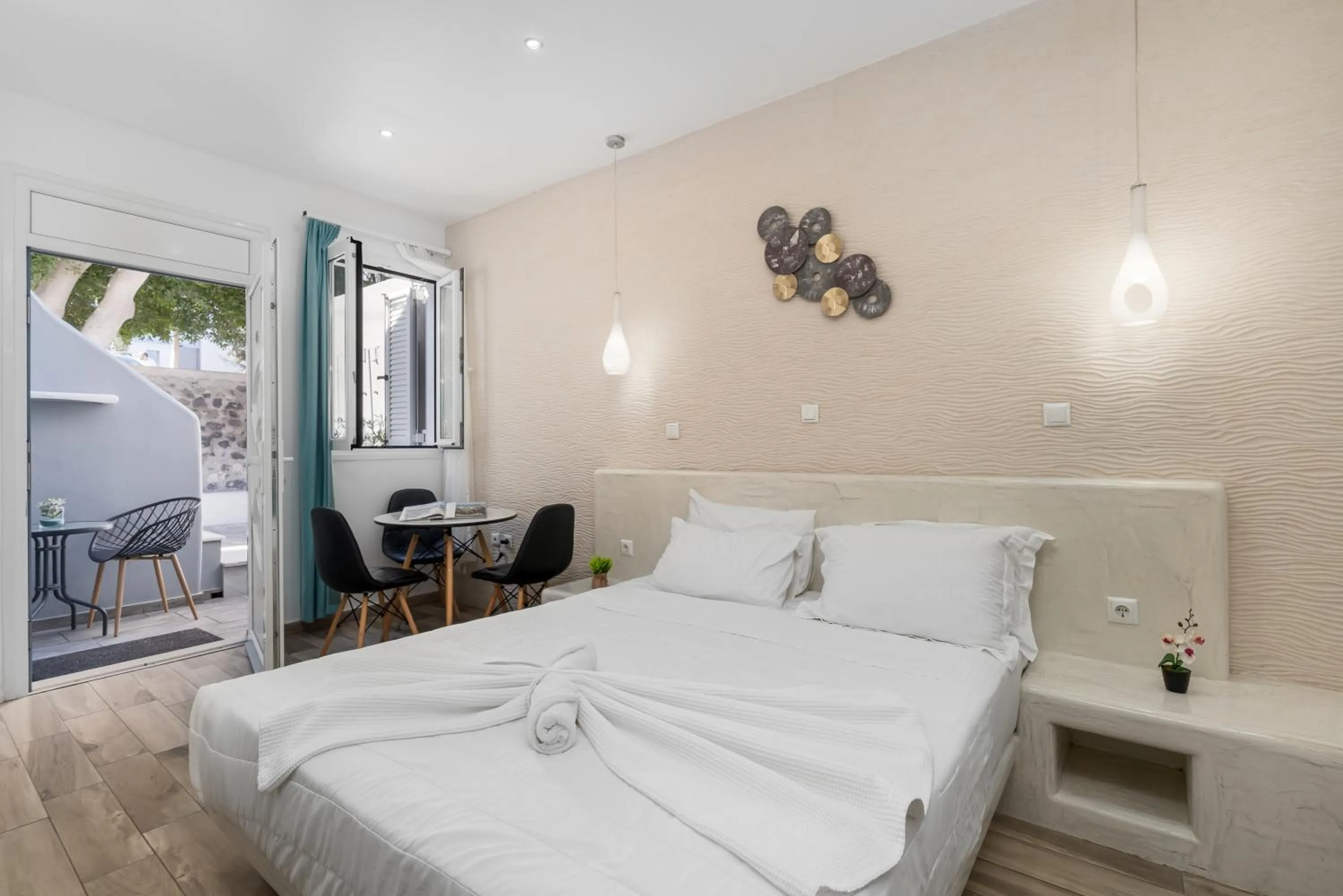 Bedroom, Bed in Oasis Hotel