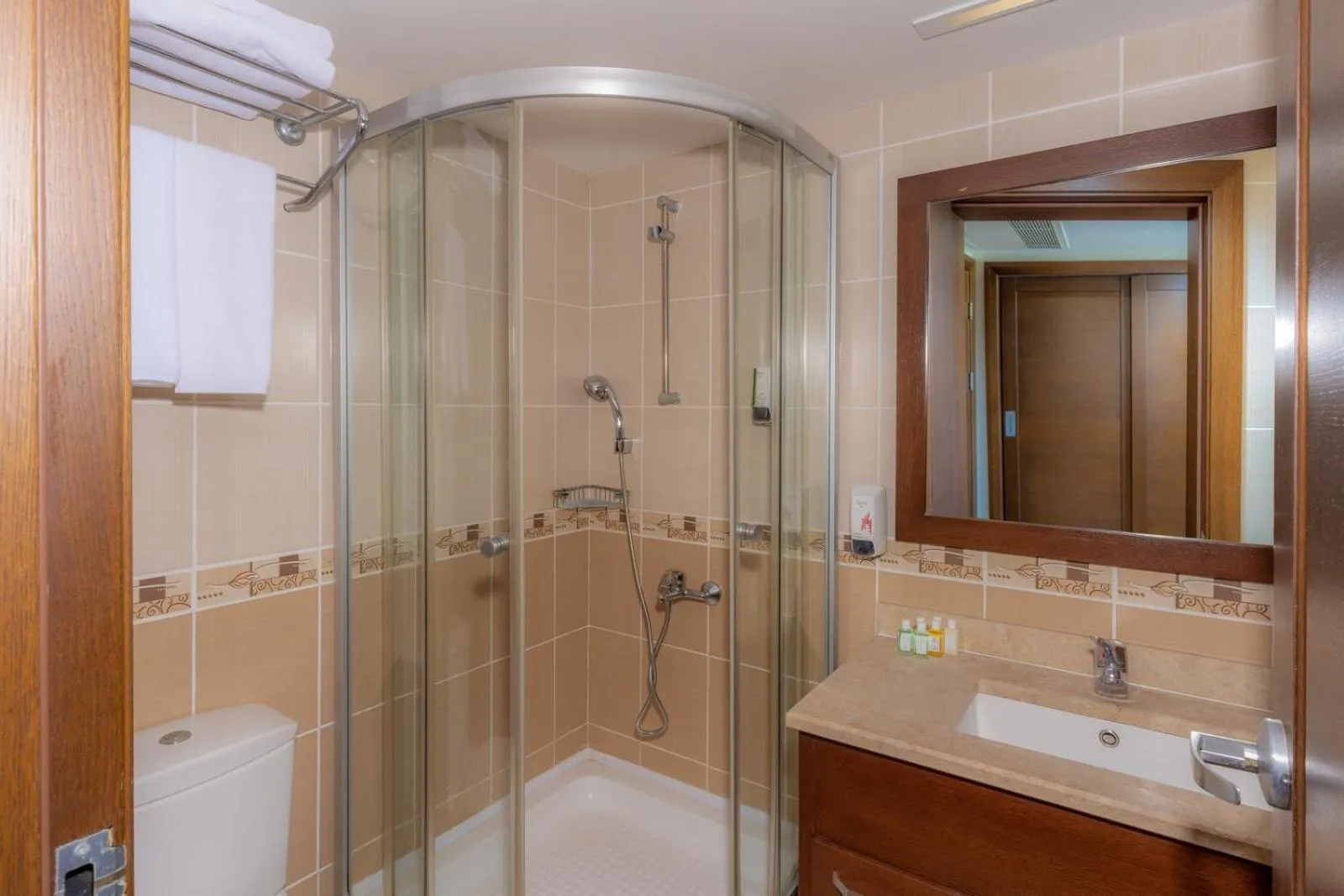 Bathroom in Latanya Park Resort