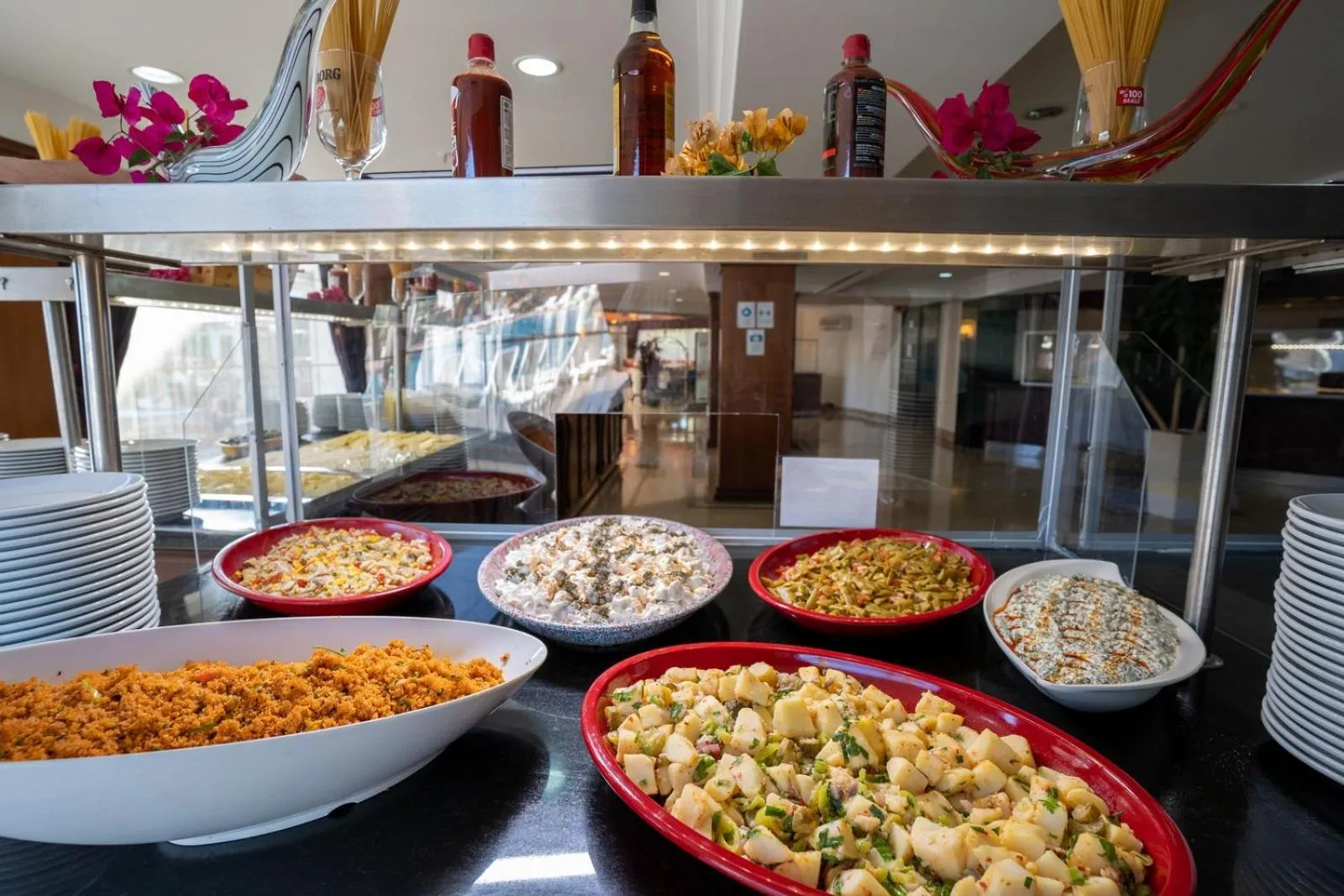 Restaurant/places to eat in Latanya Park Resort