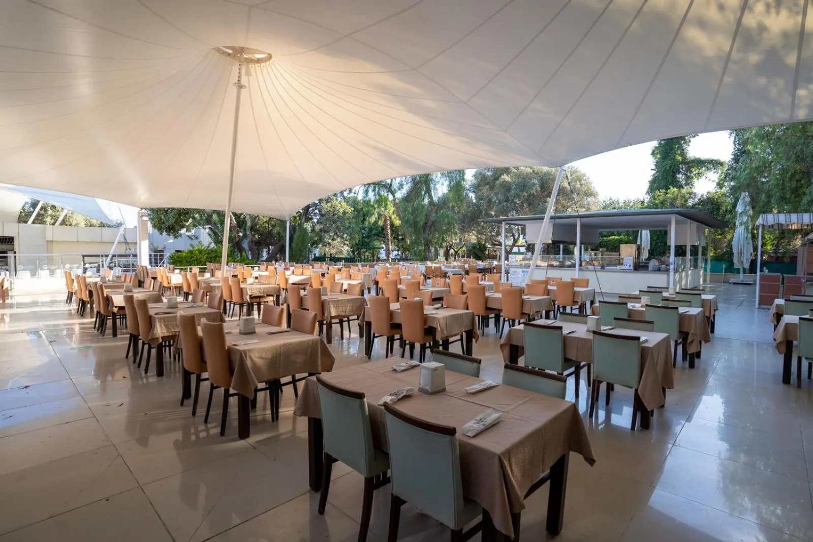 Restaurant/places to eat in Latanya Park Resort