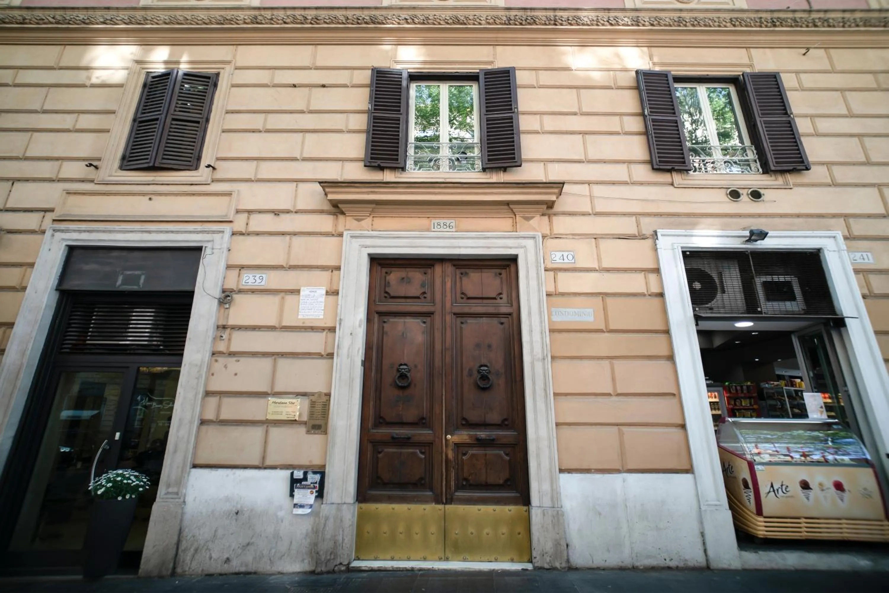 Property building in Merulana Star