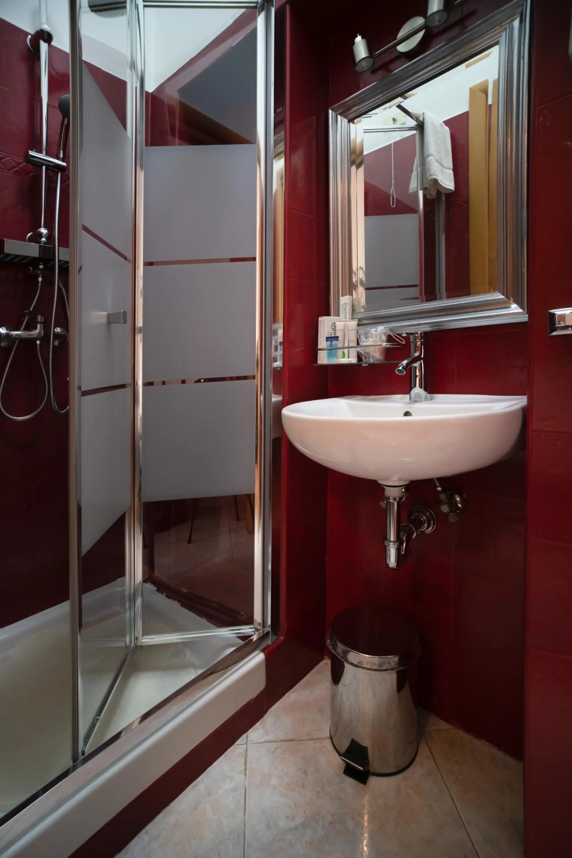 Shower in Merulana Star