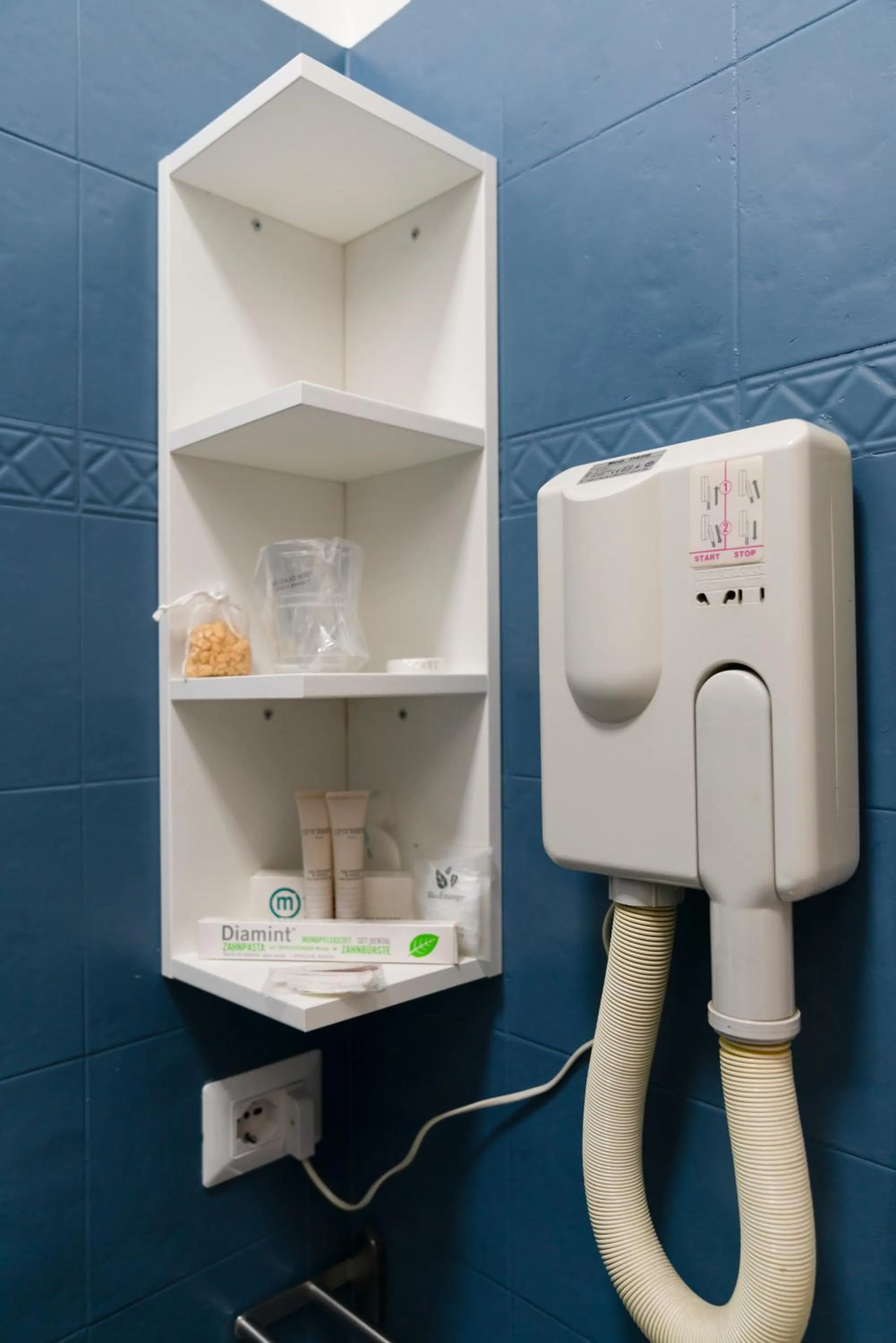 Shower in Merulana Star