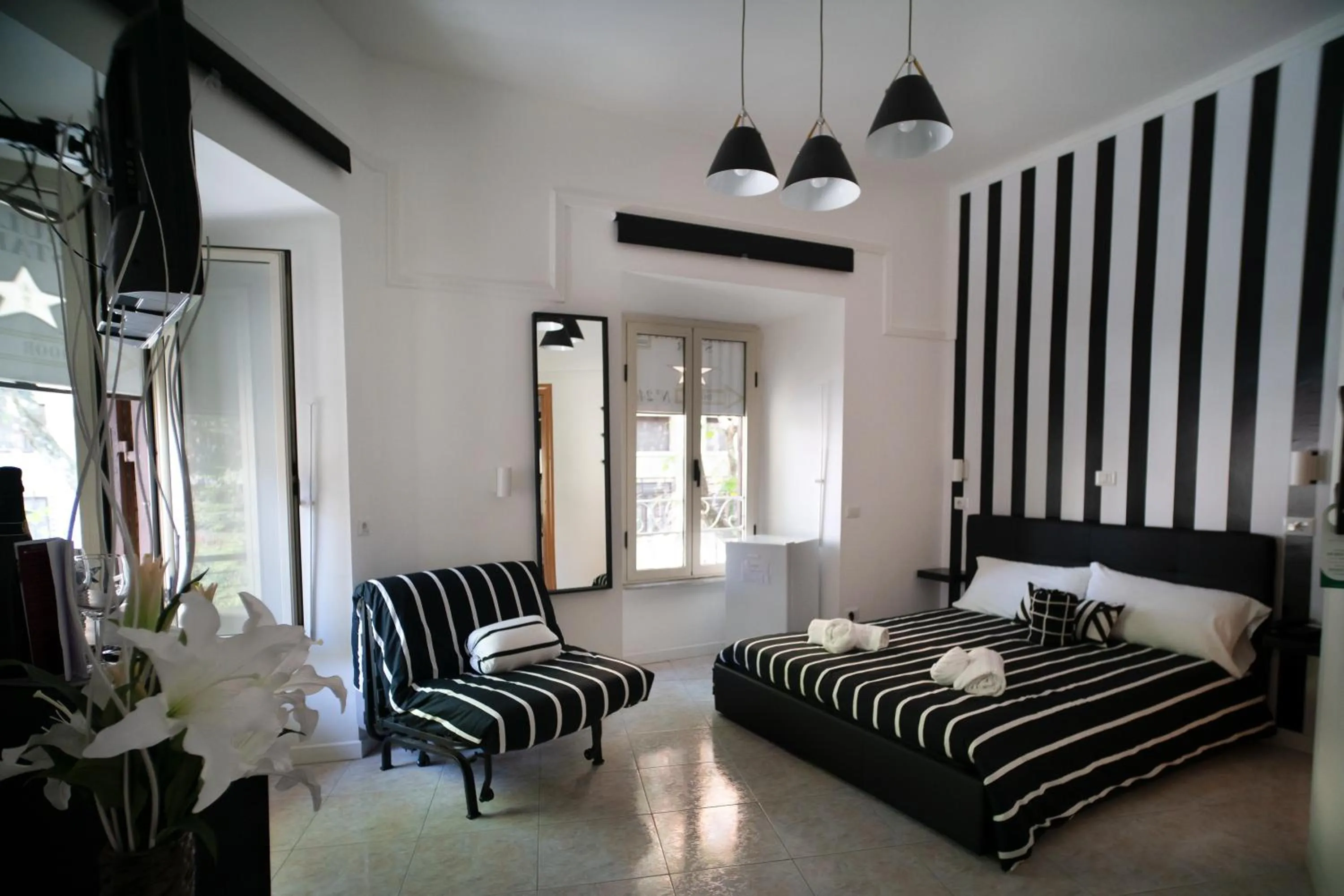 Photo of the whole room, Bed in Merulana Star