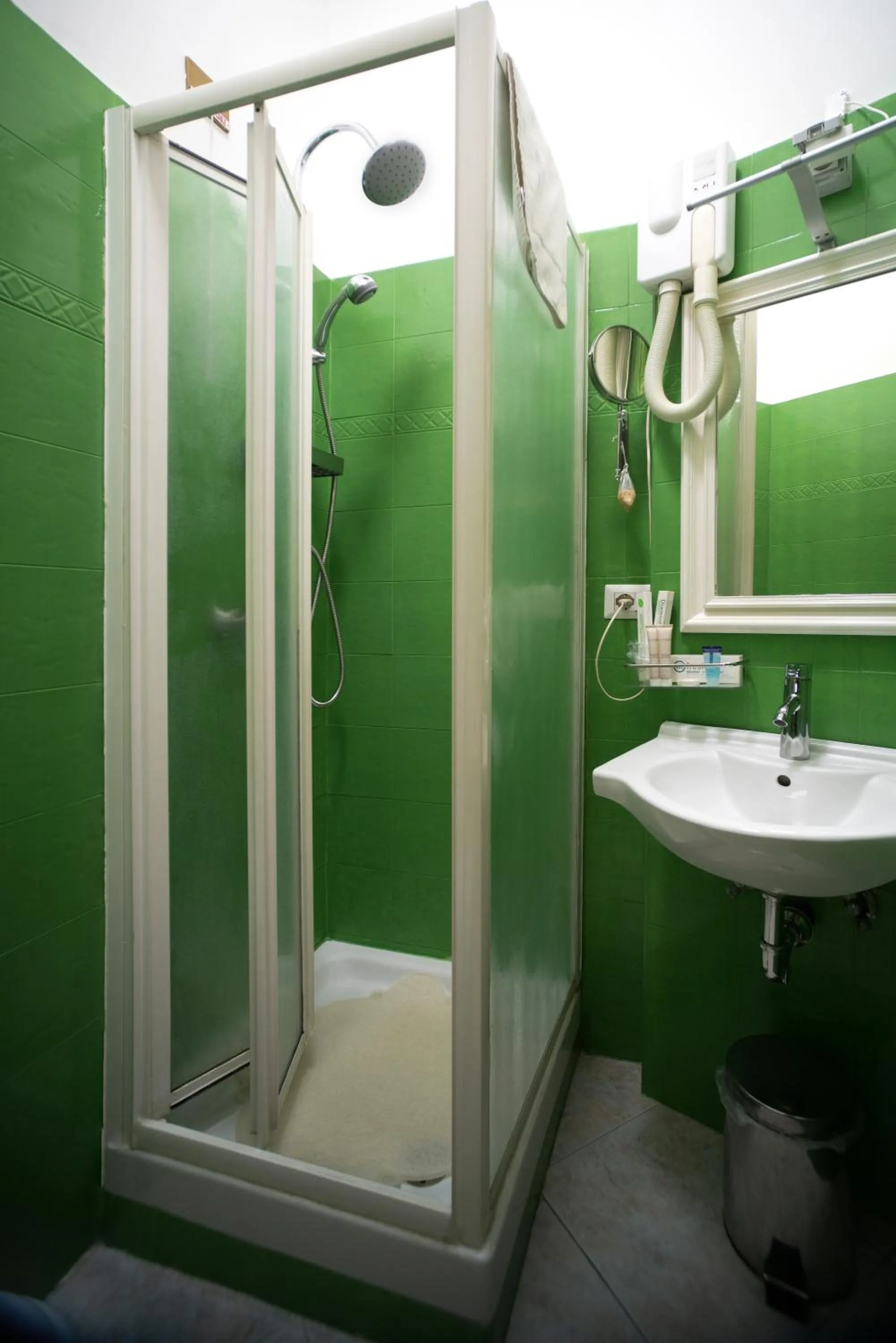 Shower in Merulana Star