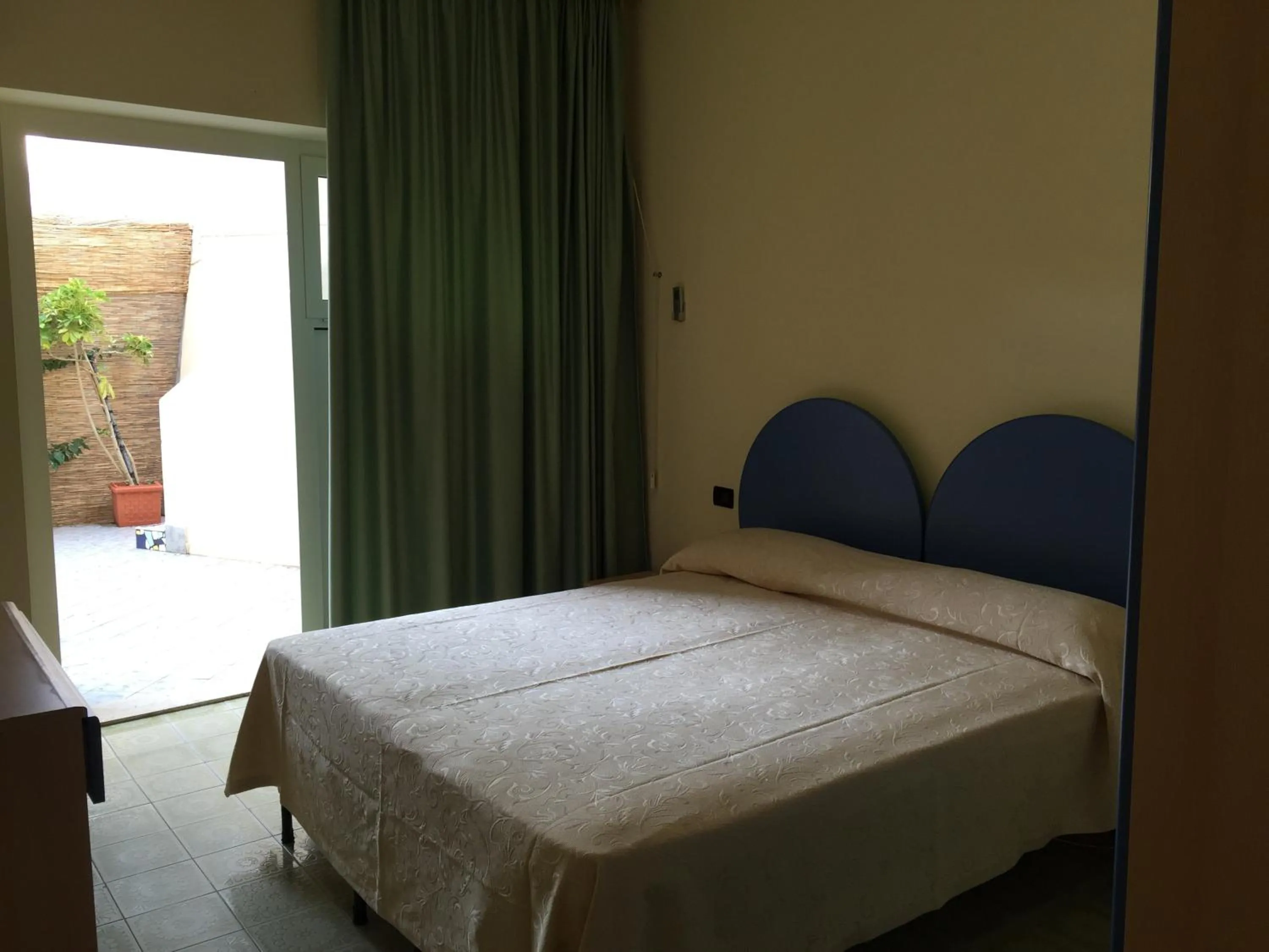 Bed in Hotel La Playa