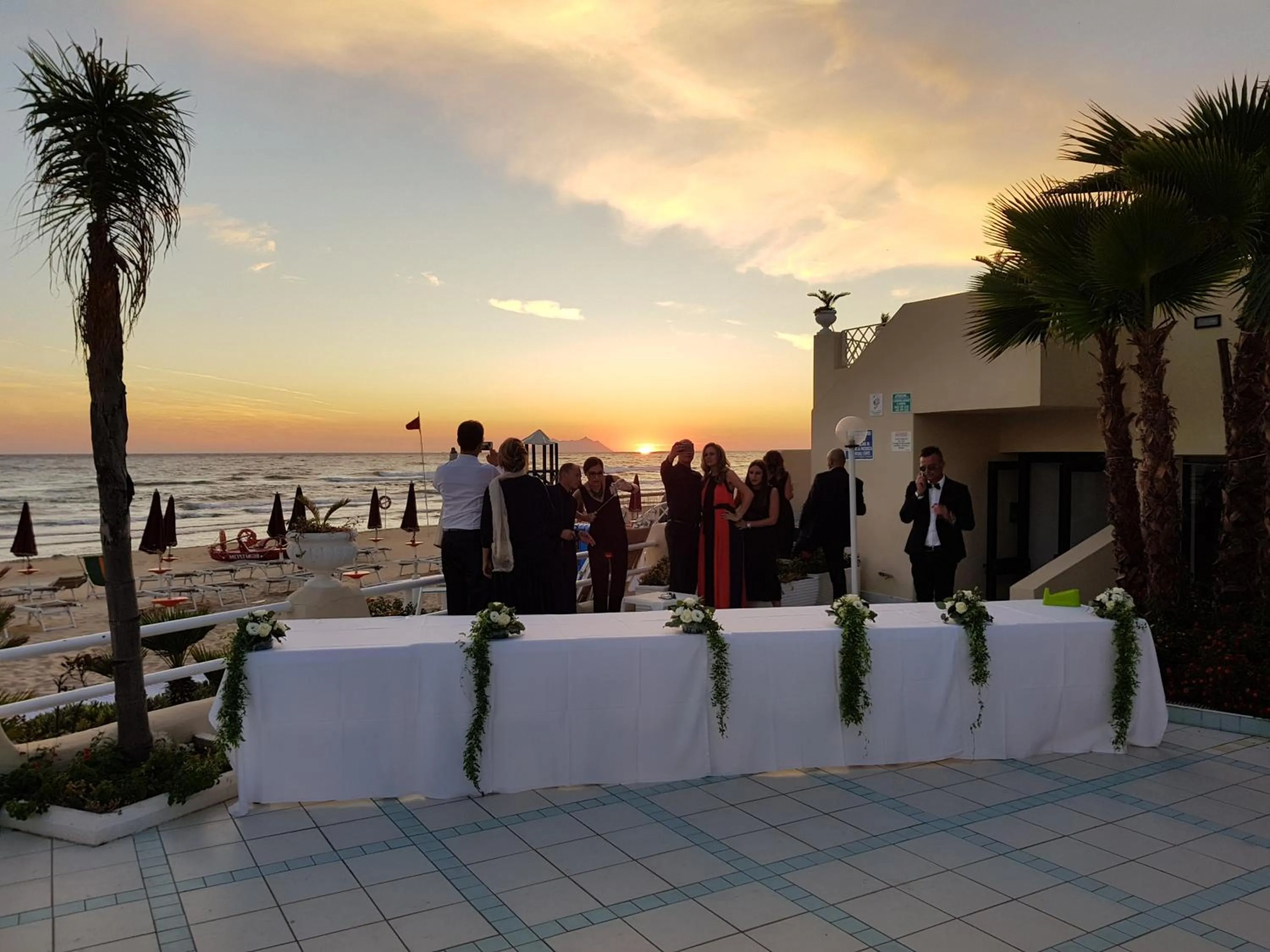 Restaurant/places to eat in Hotel La Playa