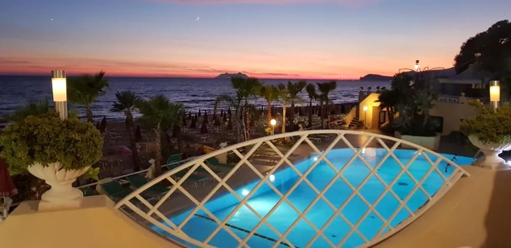 Pool view in Hotel La Playa