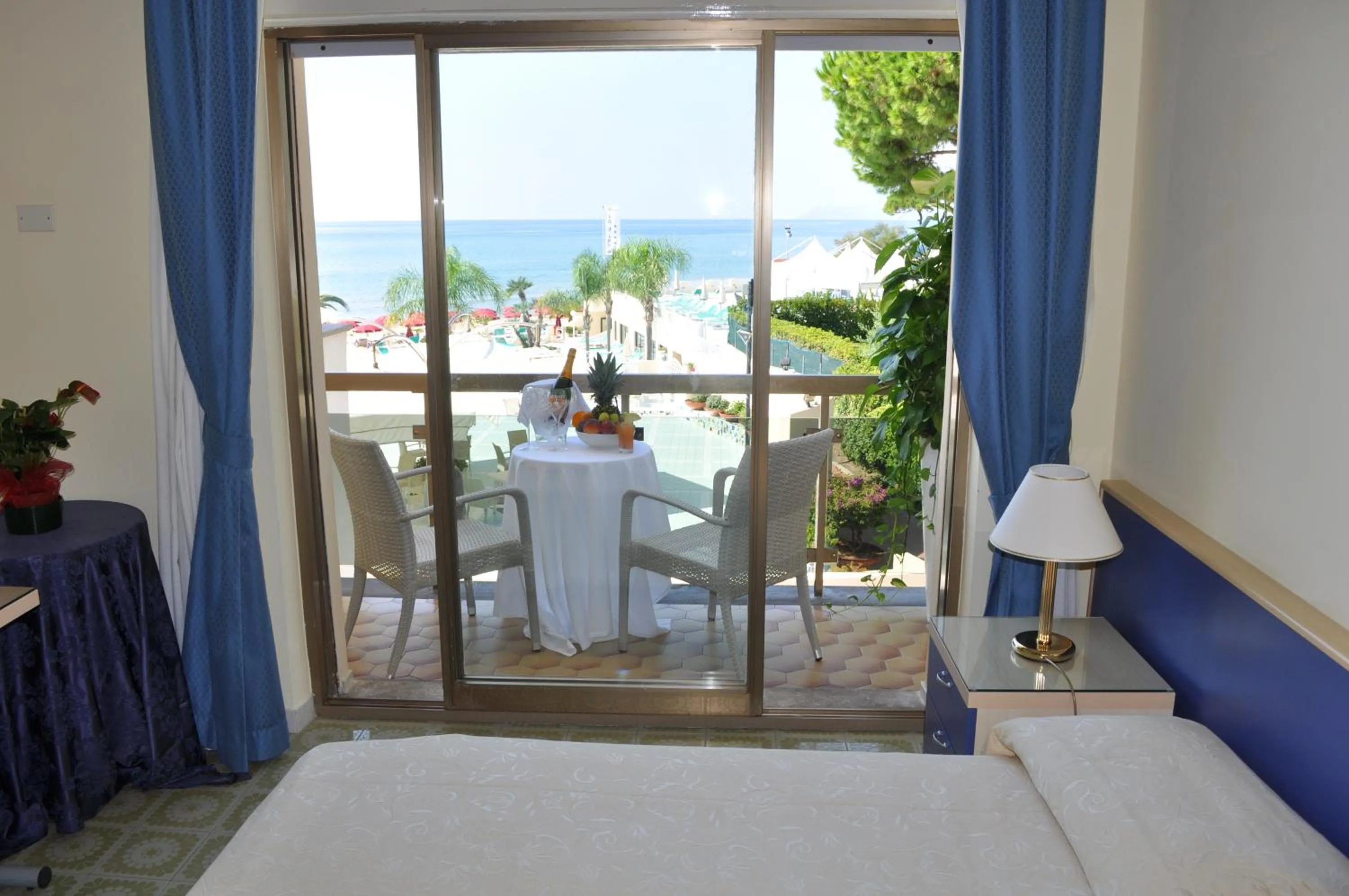 Bed in Hotel La Playa