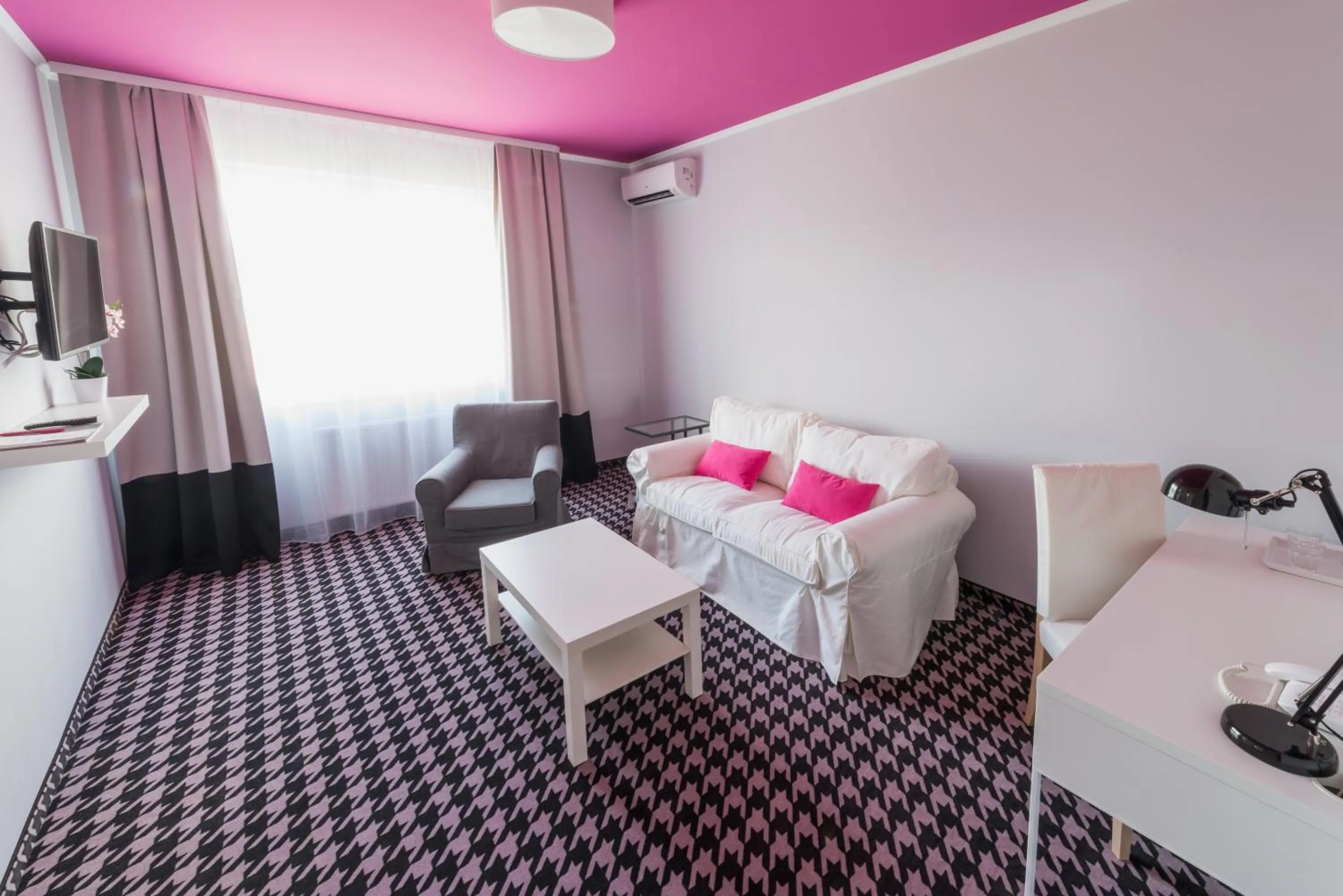 Property building, Bed in Hotel Sękowski