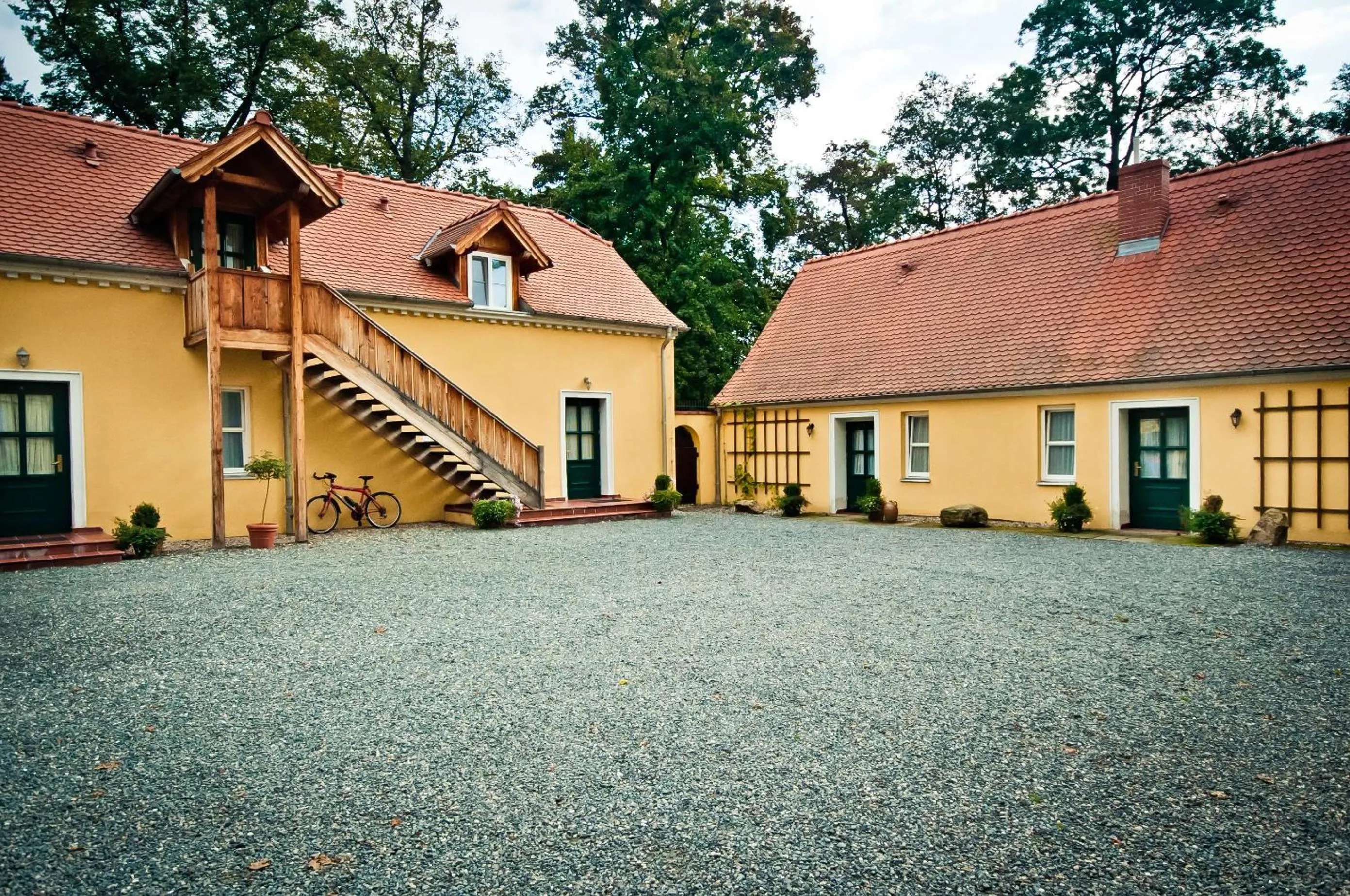 Property building in Pałac Łomnica Karkonosze - Schloss Lomnitz Riesengebirge