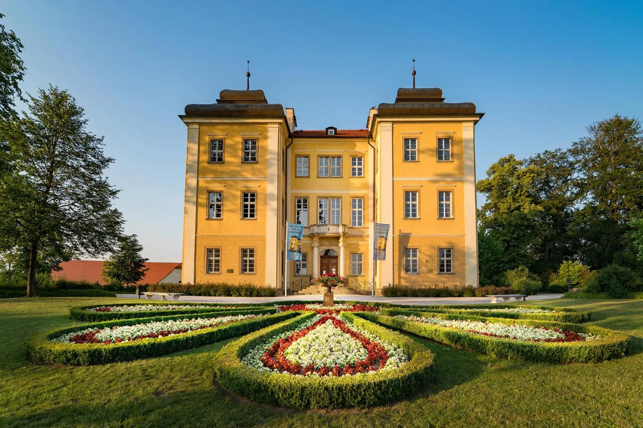On site in Pałac Łomnica Karkonosze - Schloss Lomnitz Riesengebirge