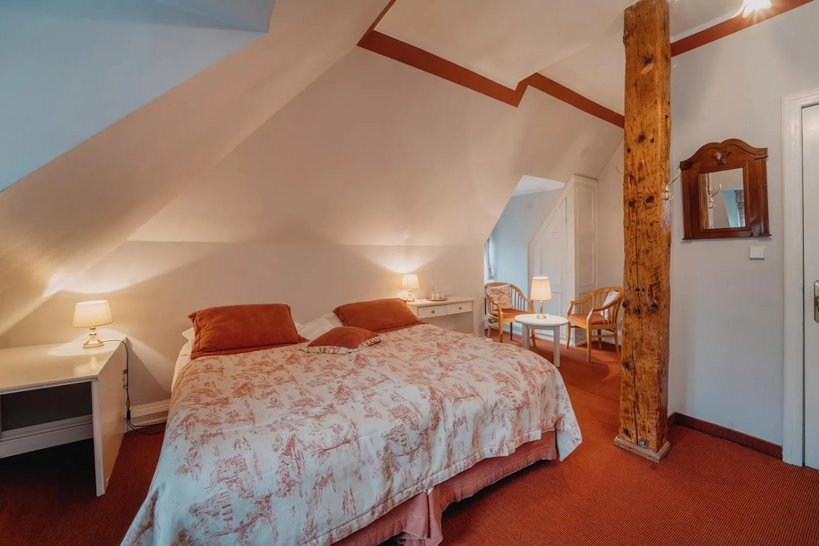 Photo of the whole room, Bed in Pałac Łomnica Karkonosze - Schloss Lomnitz Riesengebirge