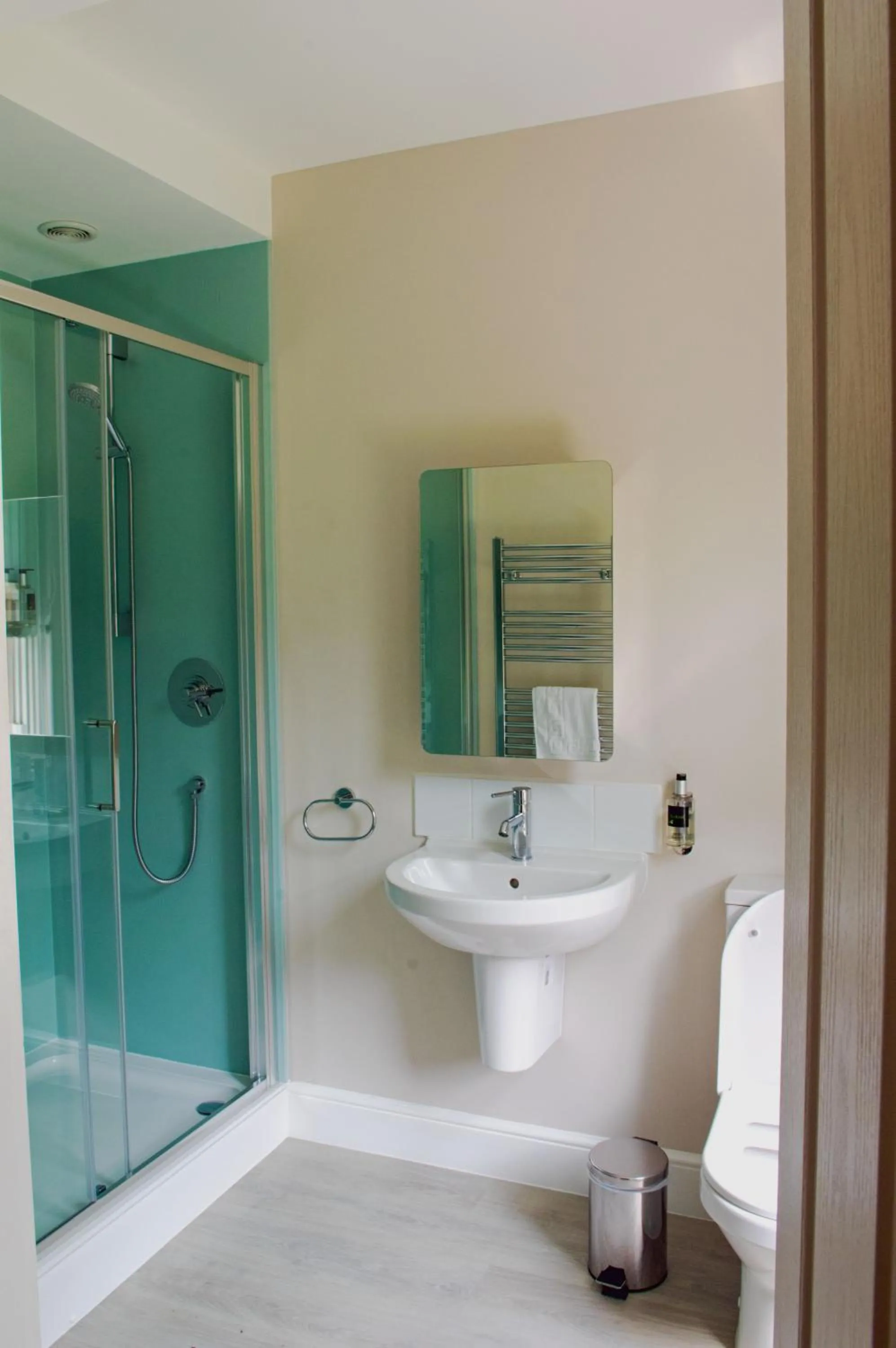 Shower in Claridge House Retreat Centre