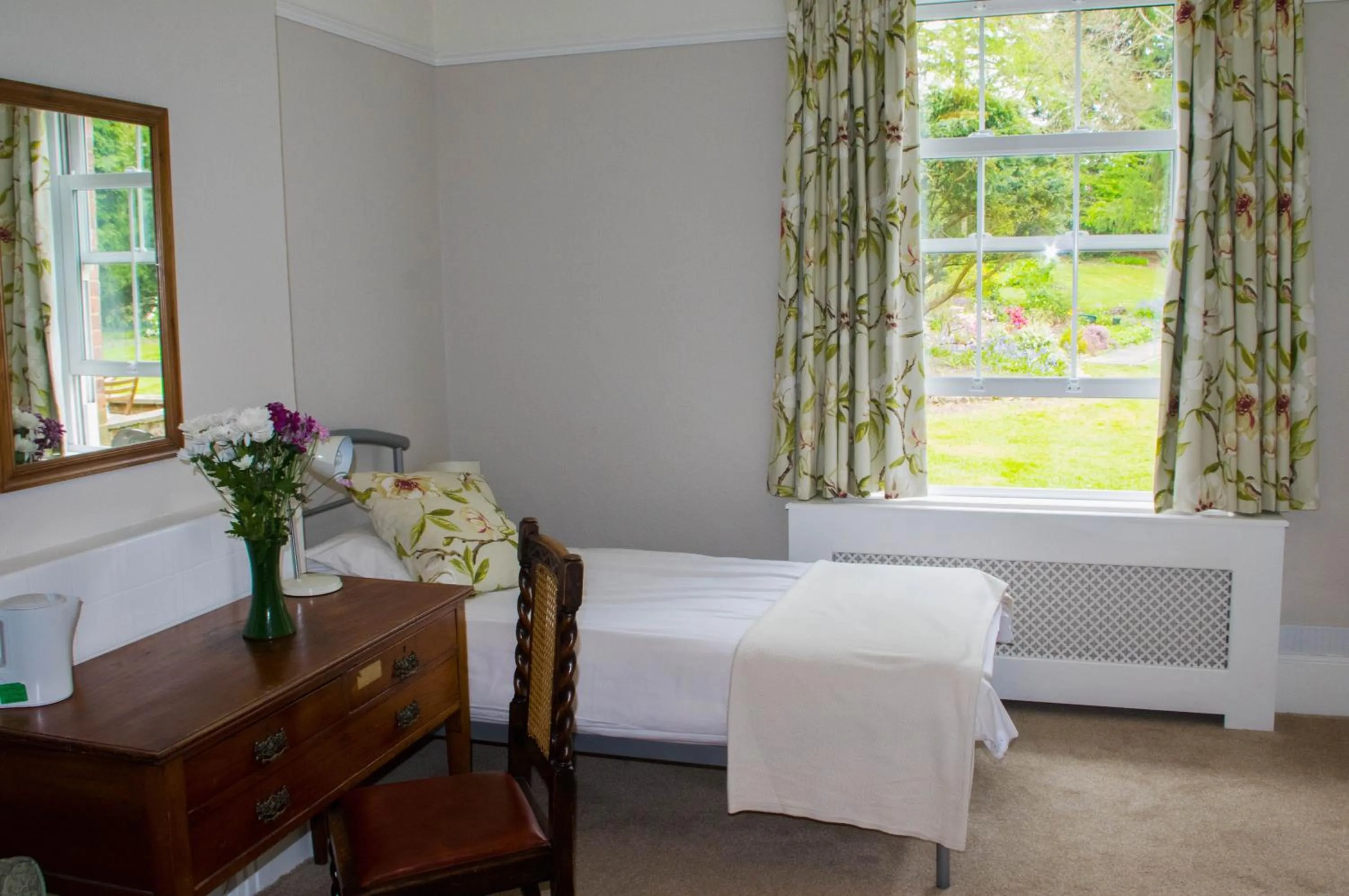 Bedroom, Bed in Claridge House Retreat Centre