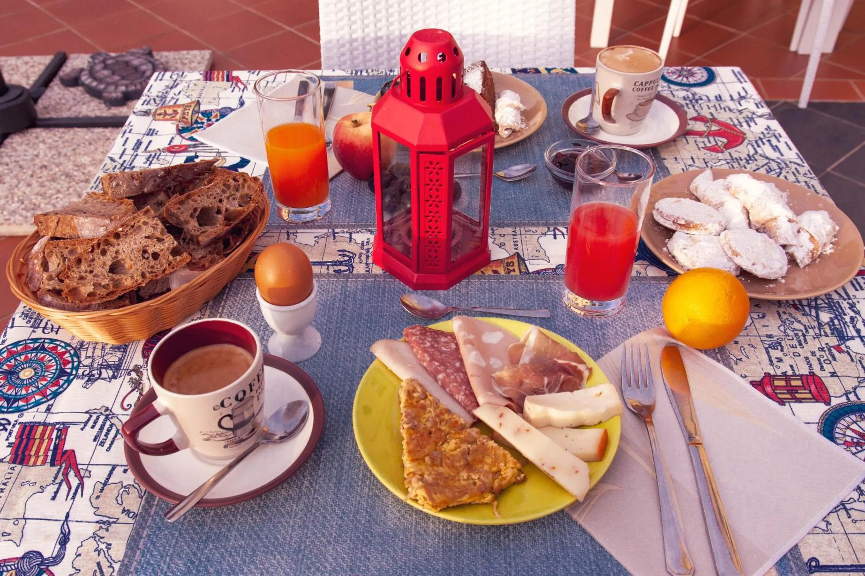 Buffet breakfast in B&B Vignola
