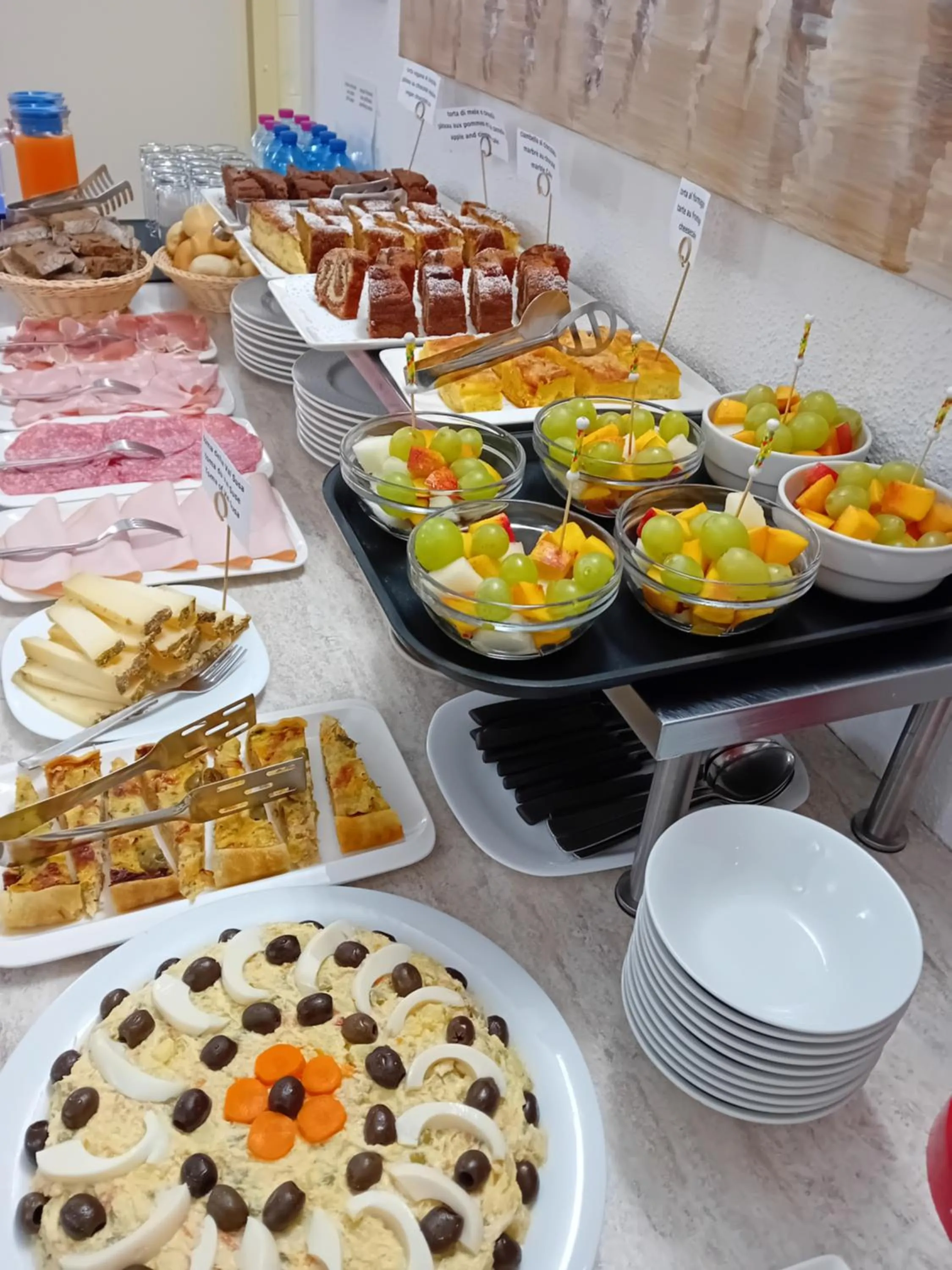 Buffet breakfast in B&B Vignola