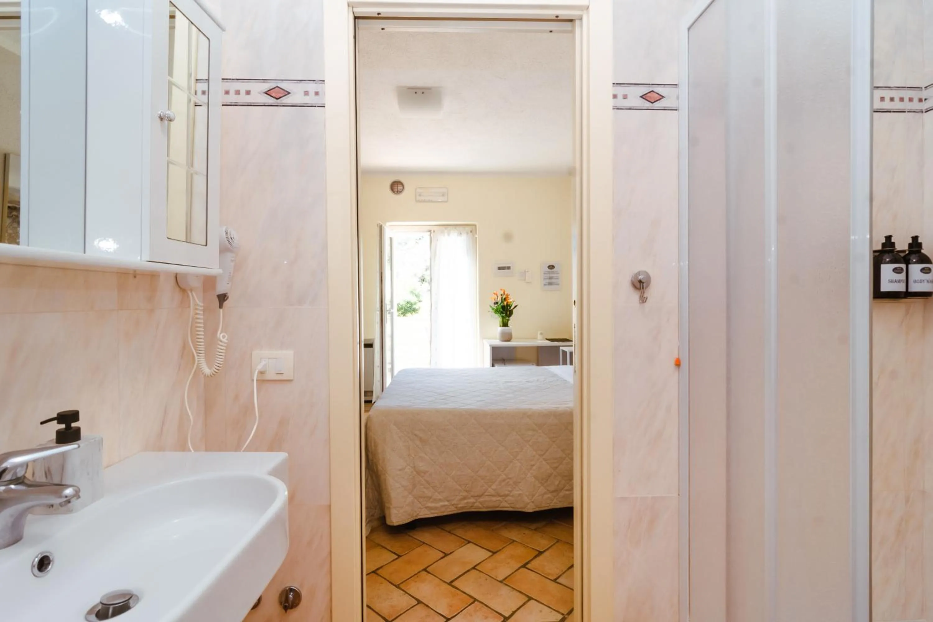Bathroom, Bed in B&B Vignola