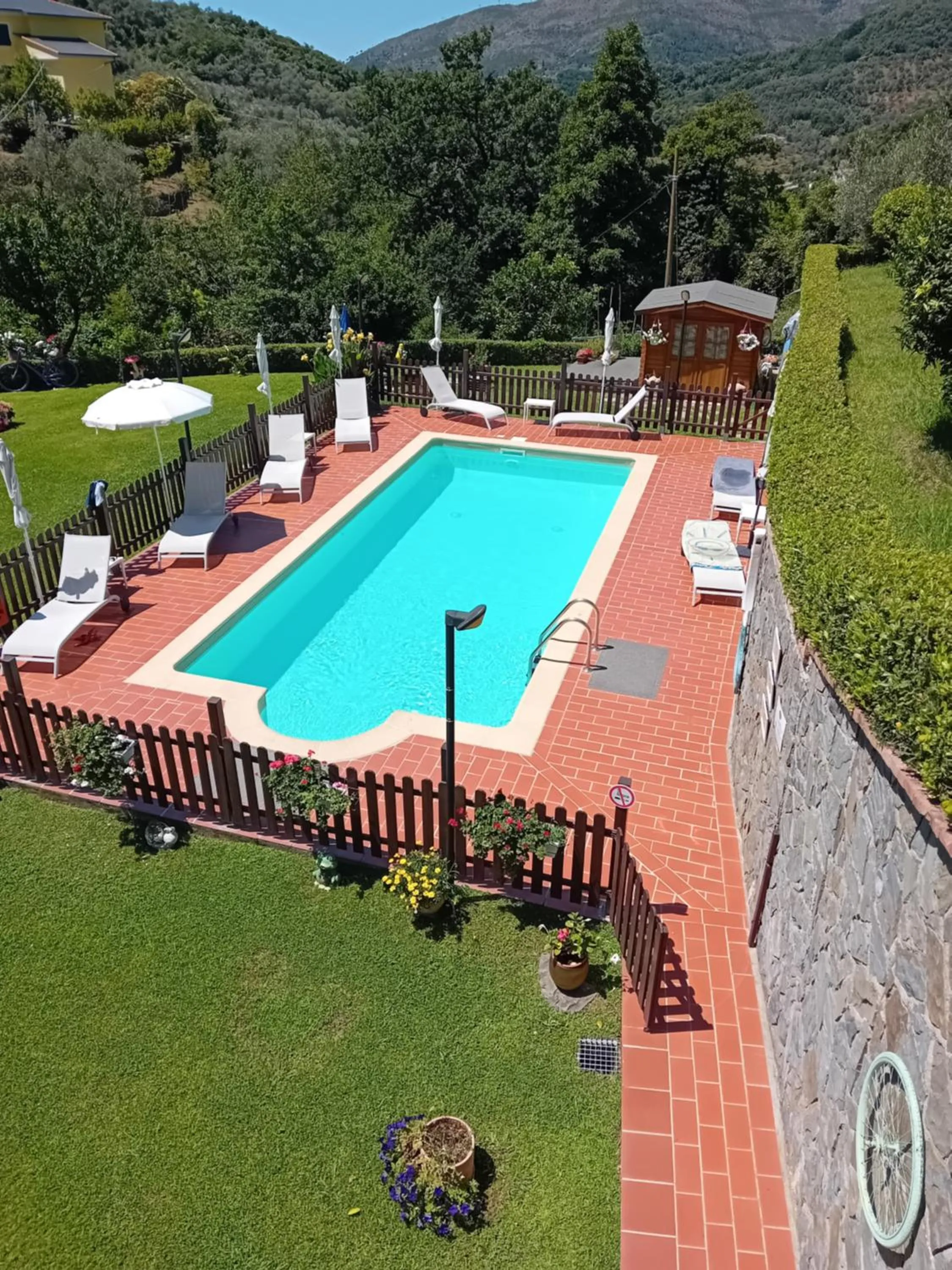 Pool view in B&B Vignola