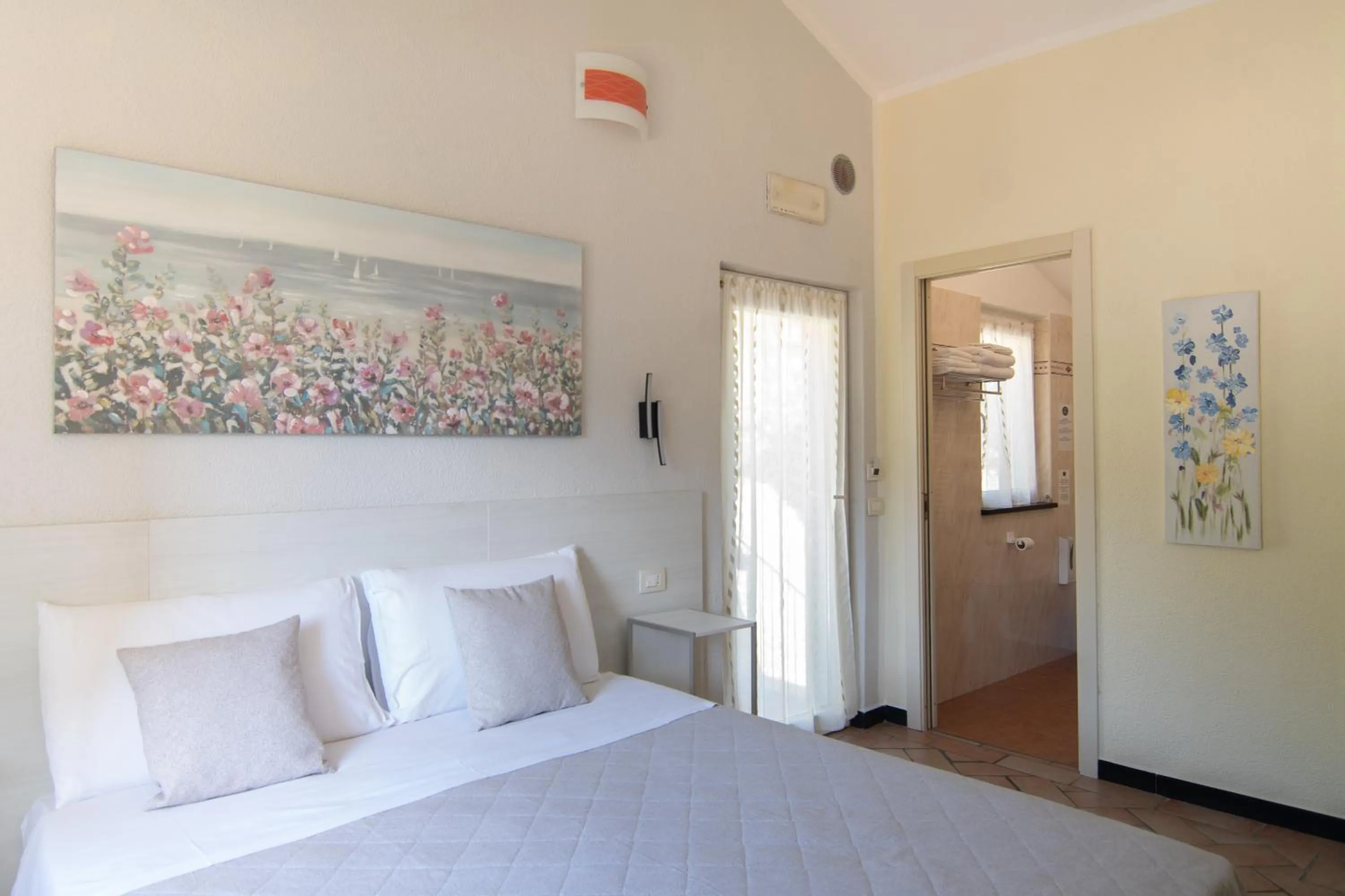 Bathroom, Bed in B&B Vignola