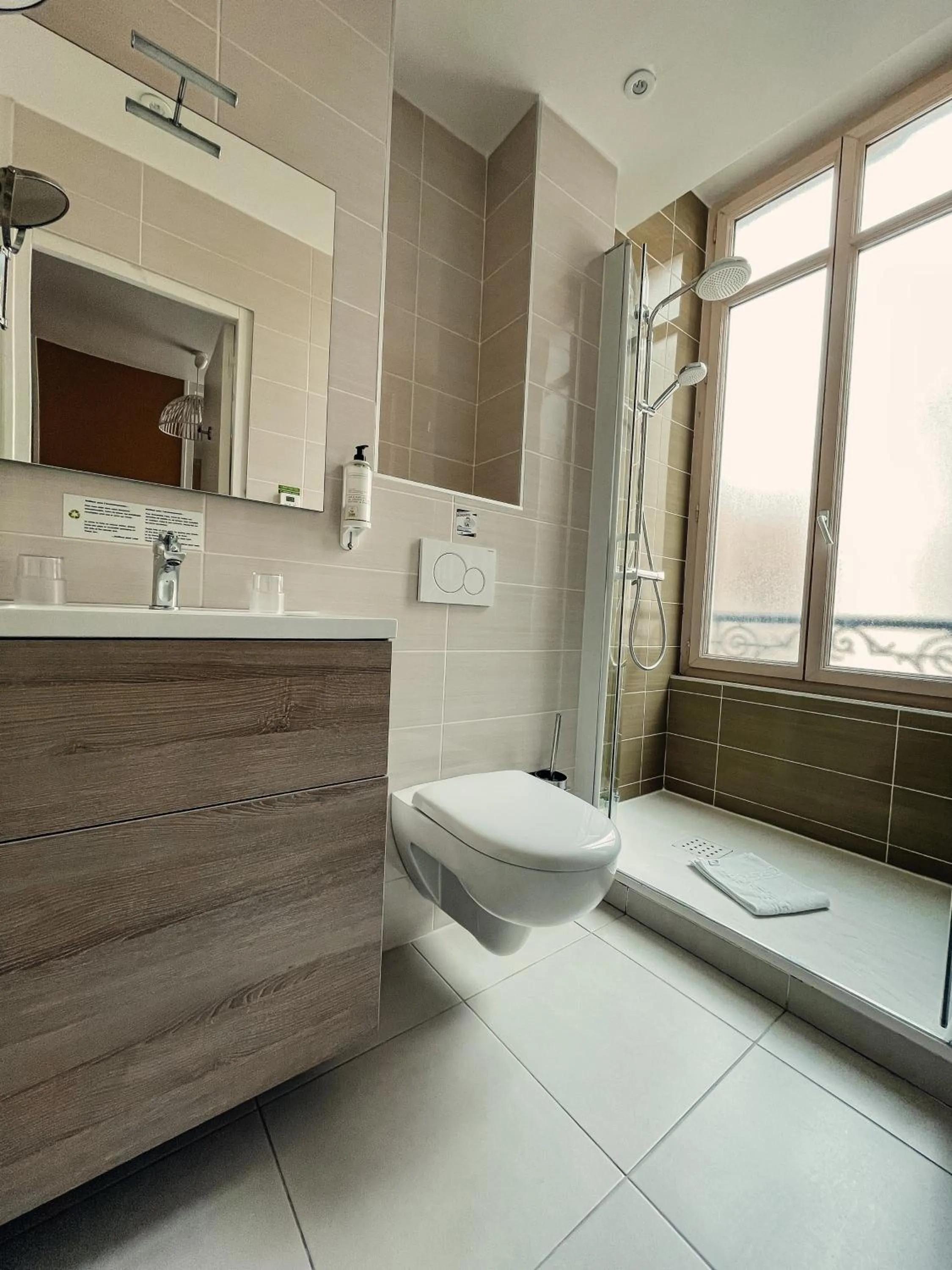 Bathroom in Garden Apparts Rennes Centre Gare