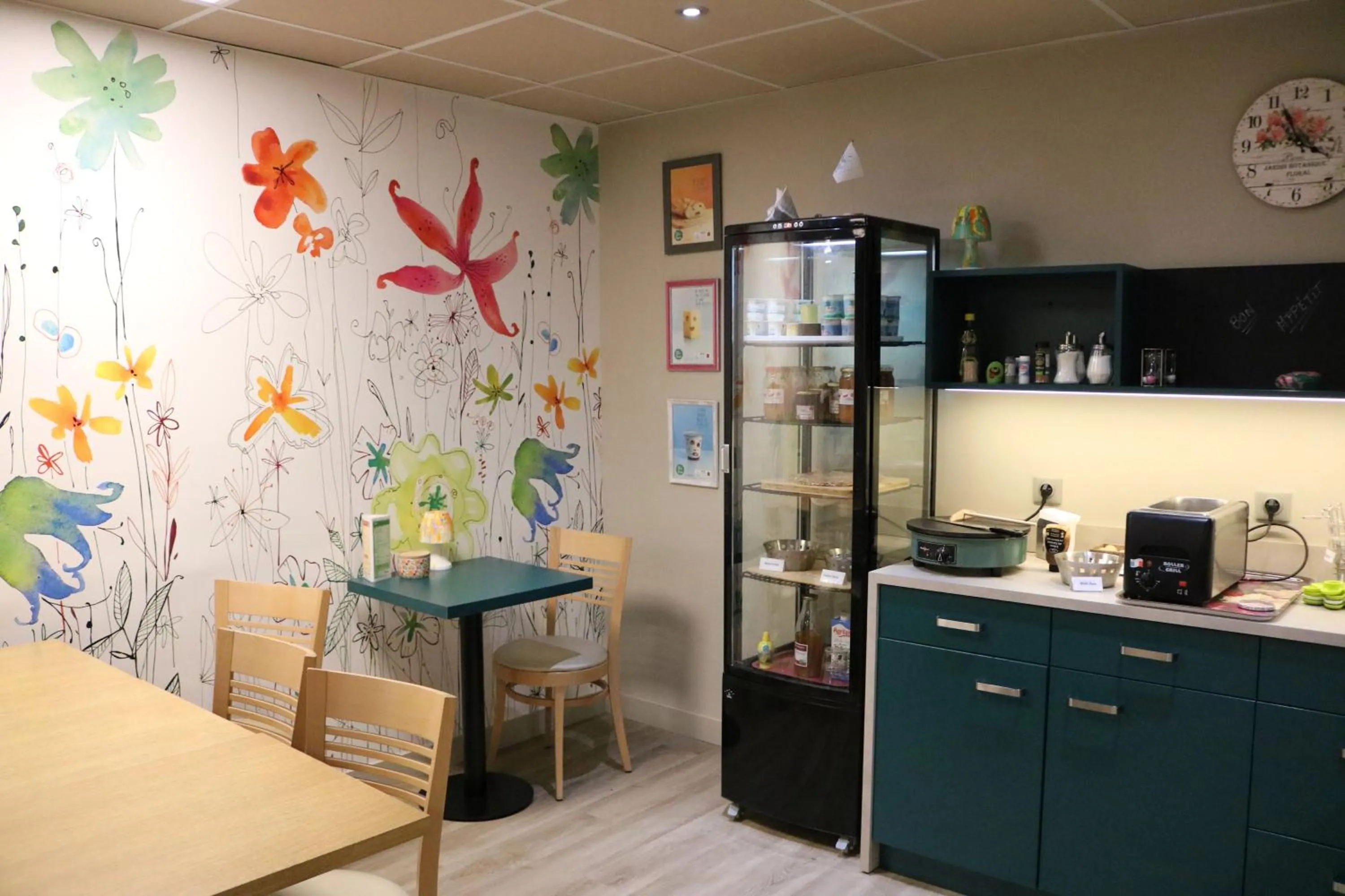 Continental breakfast in Garden Apparts Rennes Centre Gare