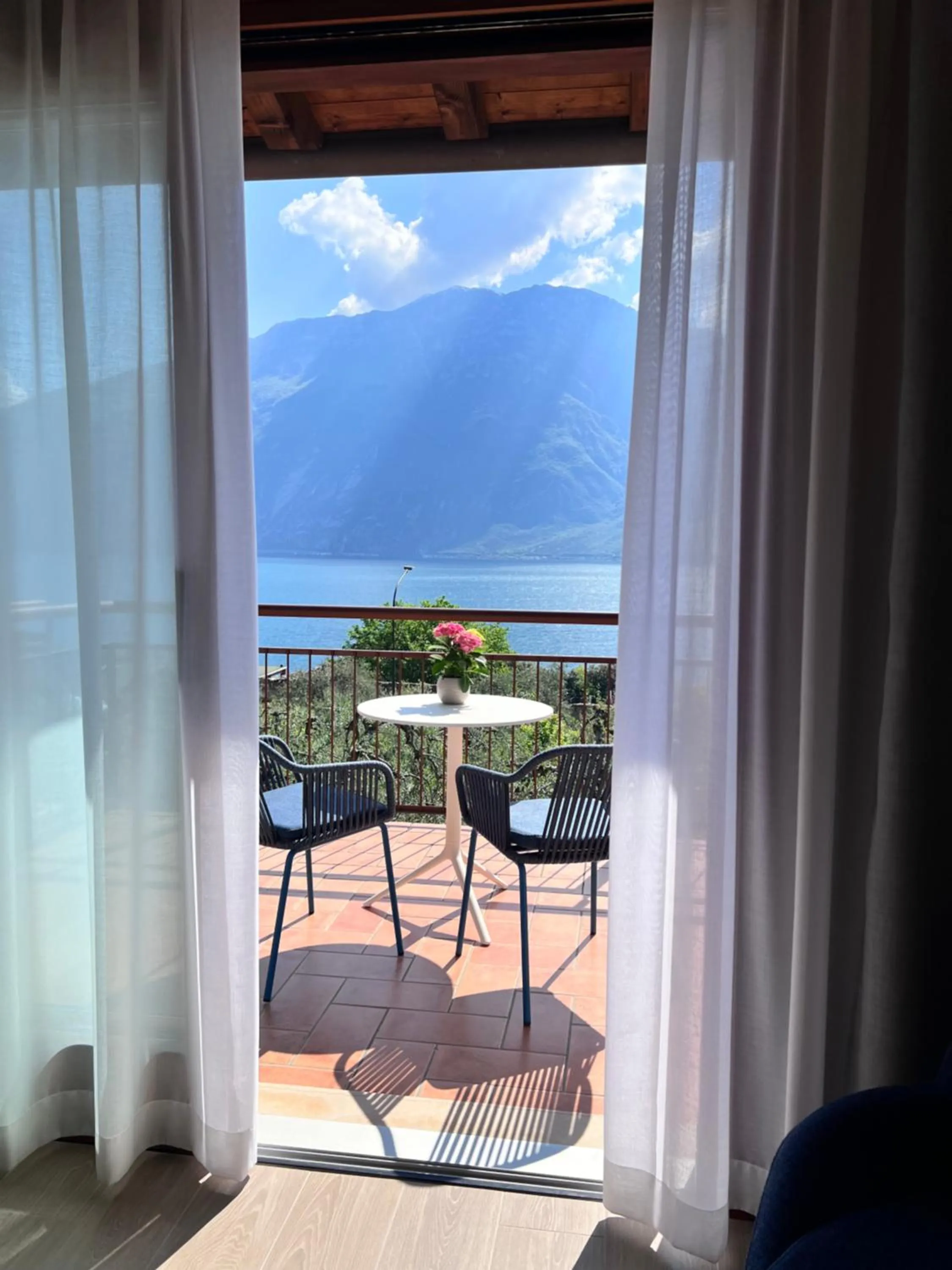 Photo of the whole room in Hotel Ilma Lake Garda Resort