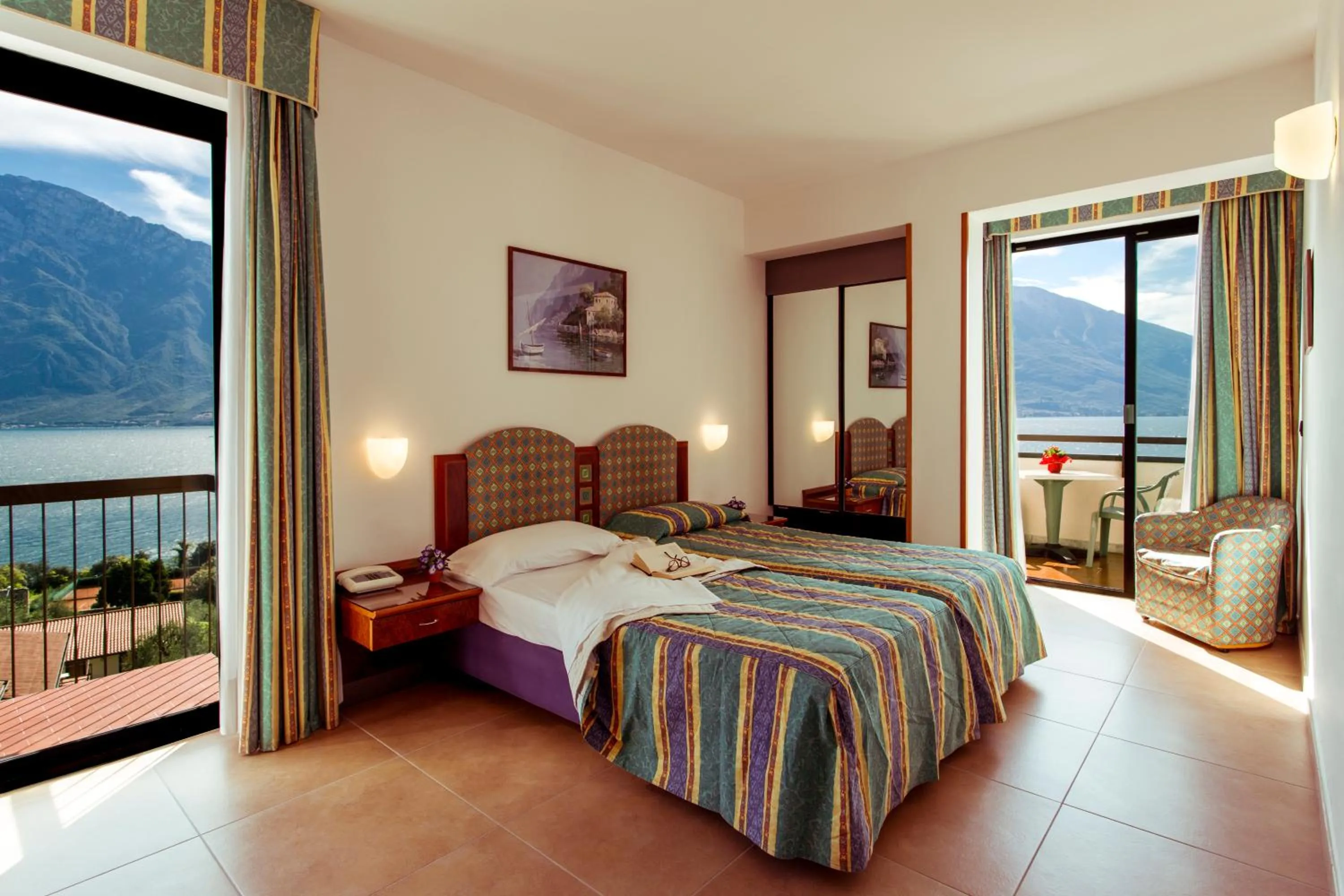 Lake view, Bed in Hotel Ilma Lake Garda Resort
