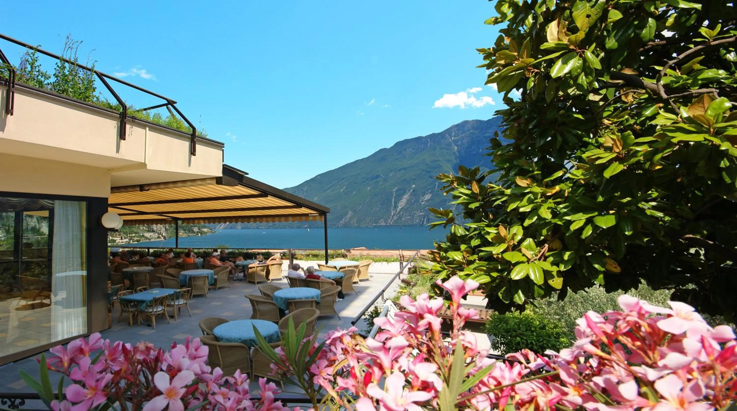 Patio in Hotel Ilma Lake Garda Resort