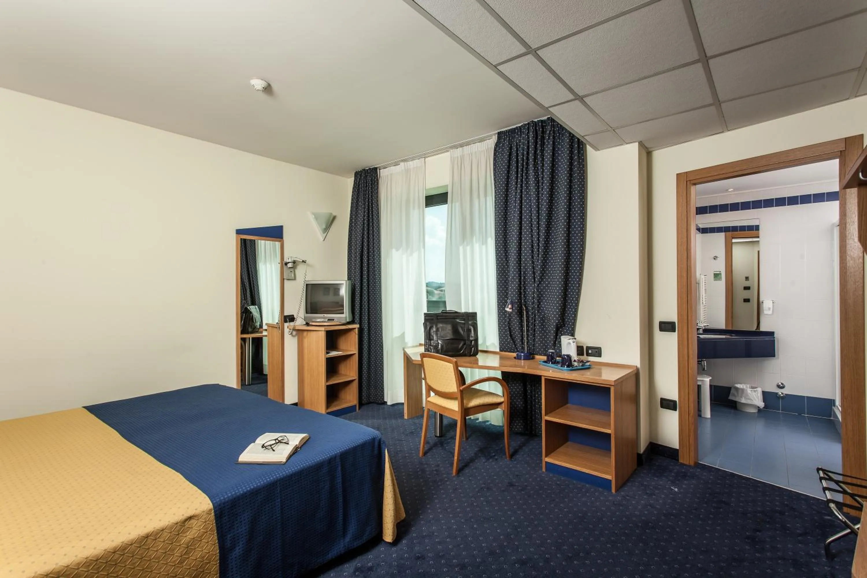 Bedroom, Bed in Hotel Mastai