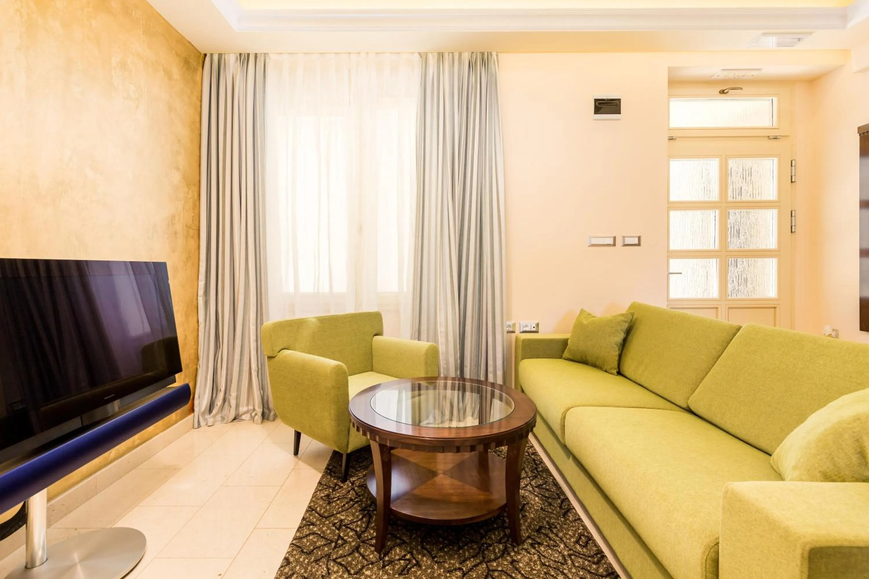 TV and multimedia in Villas Arbia - Margita Deluxe Beach Hotel