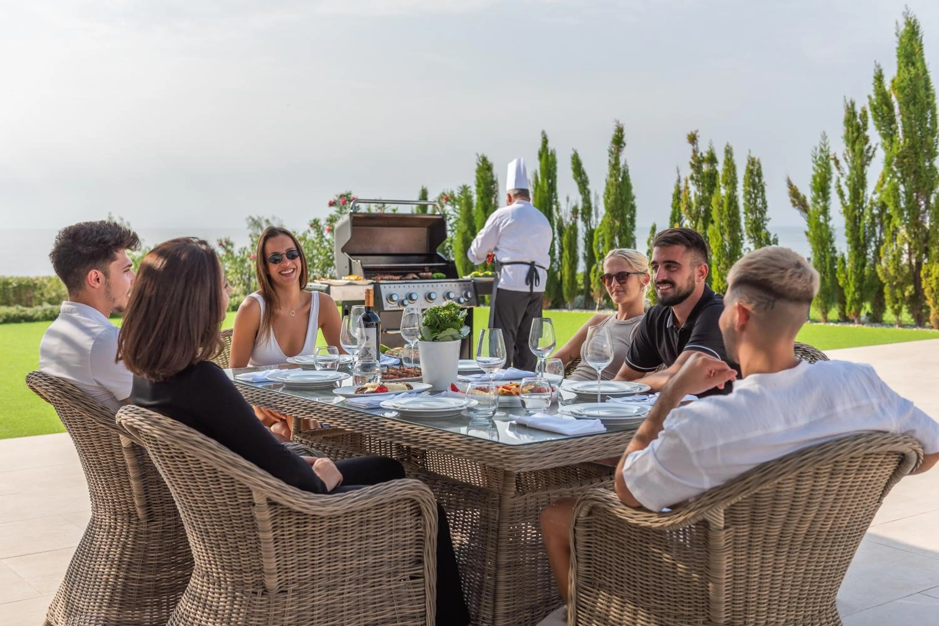 Restaurant/places to eat in Cap St Georges Villas