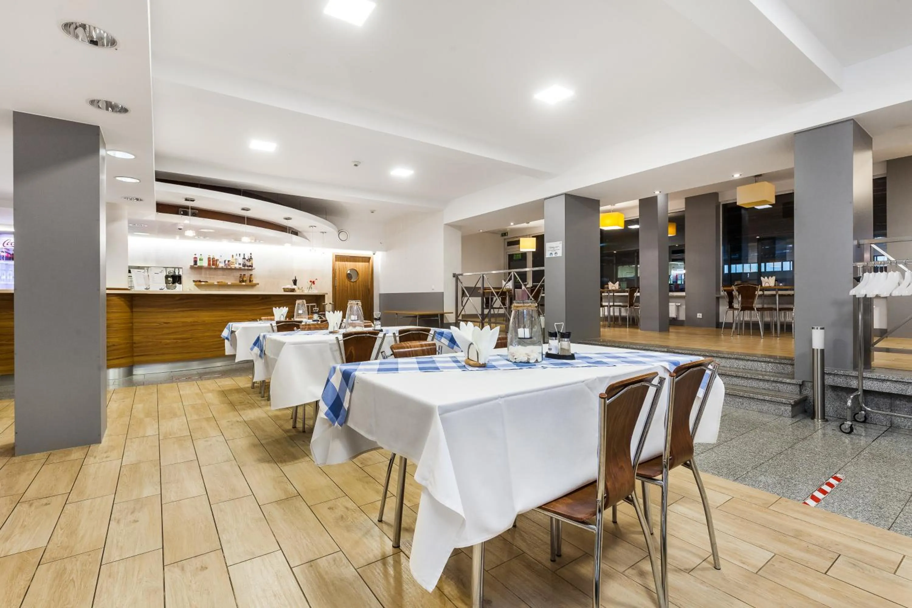 Restaurant/places to eat in Hotel Olivia