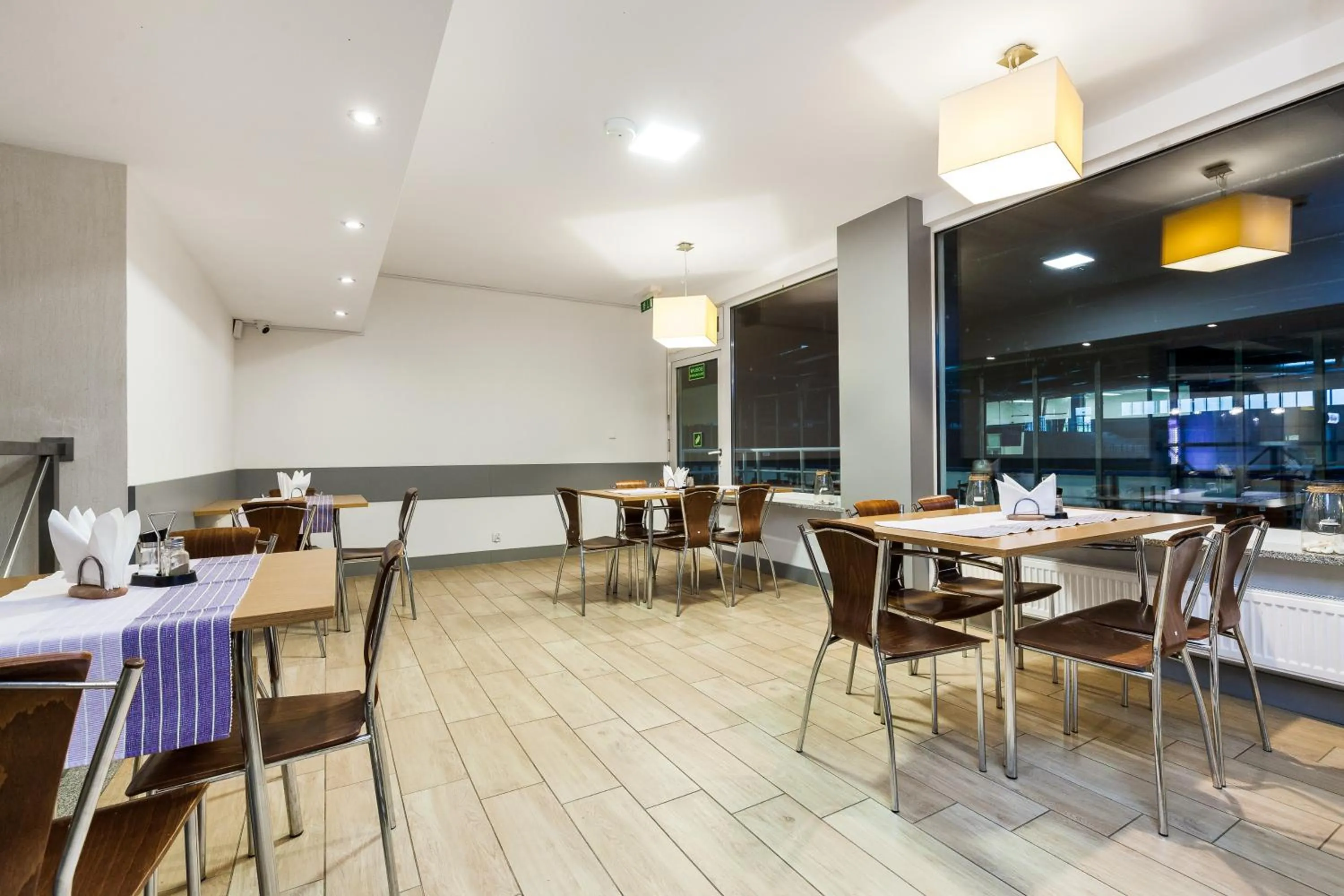 Restaurant/places to eat in Hotel Olivia