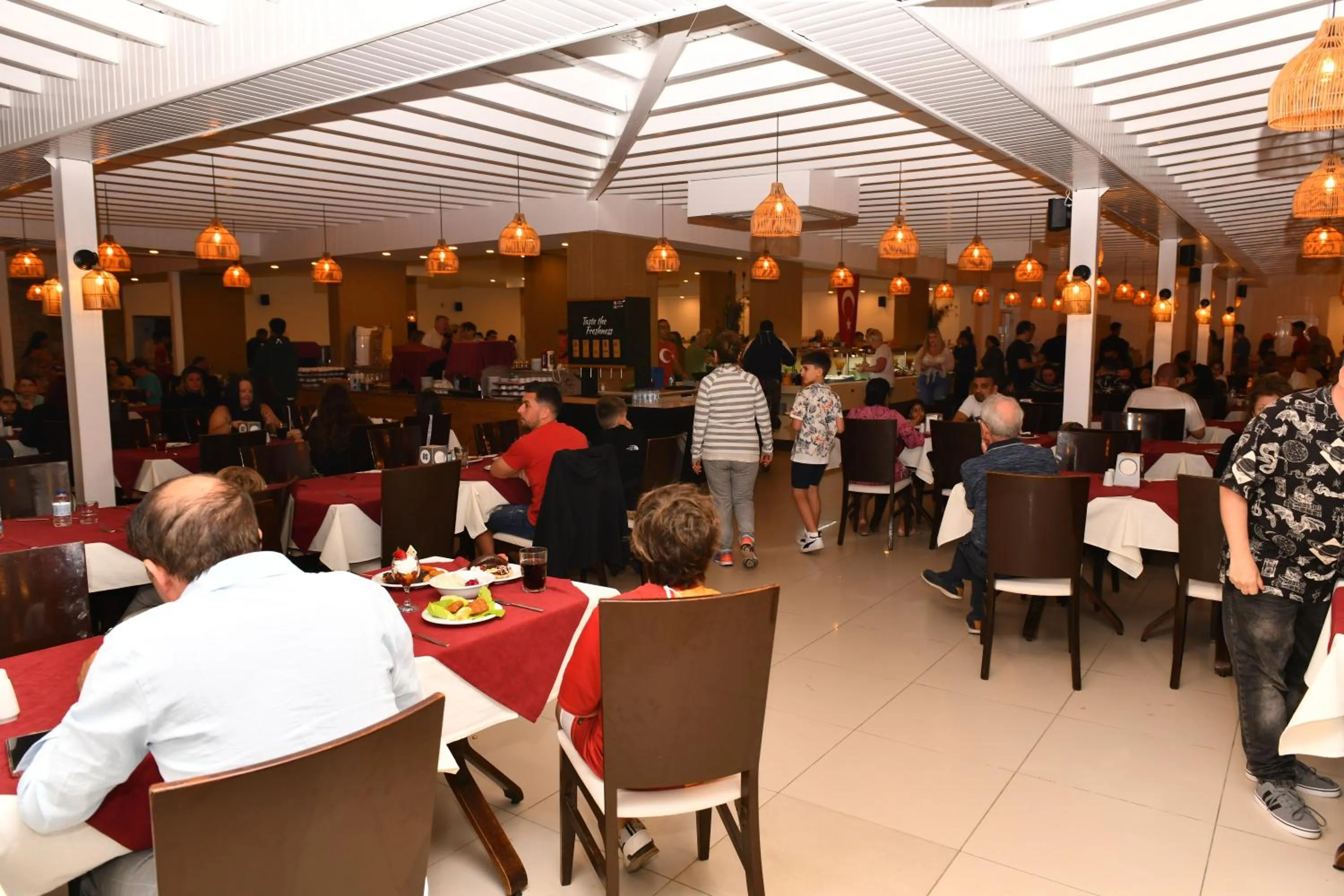 Restaurant/places to eat in Parkim Ayaz Hotel