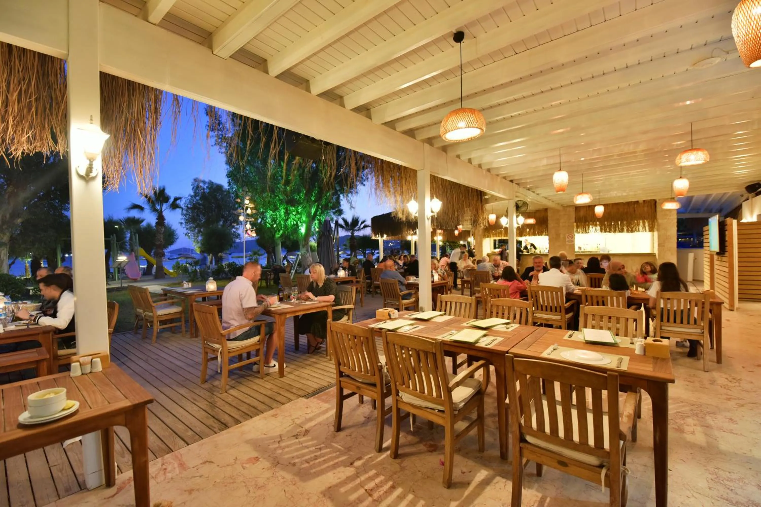 Restaurant/places to eat in Parkim Ayaz Hotel