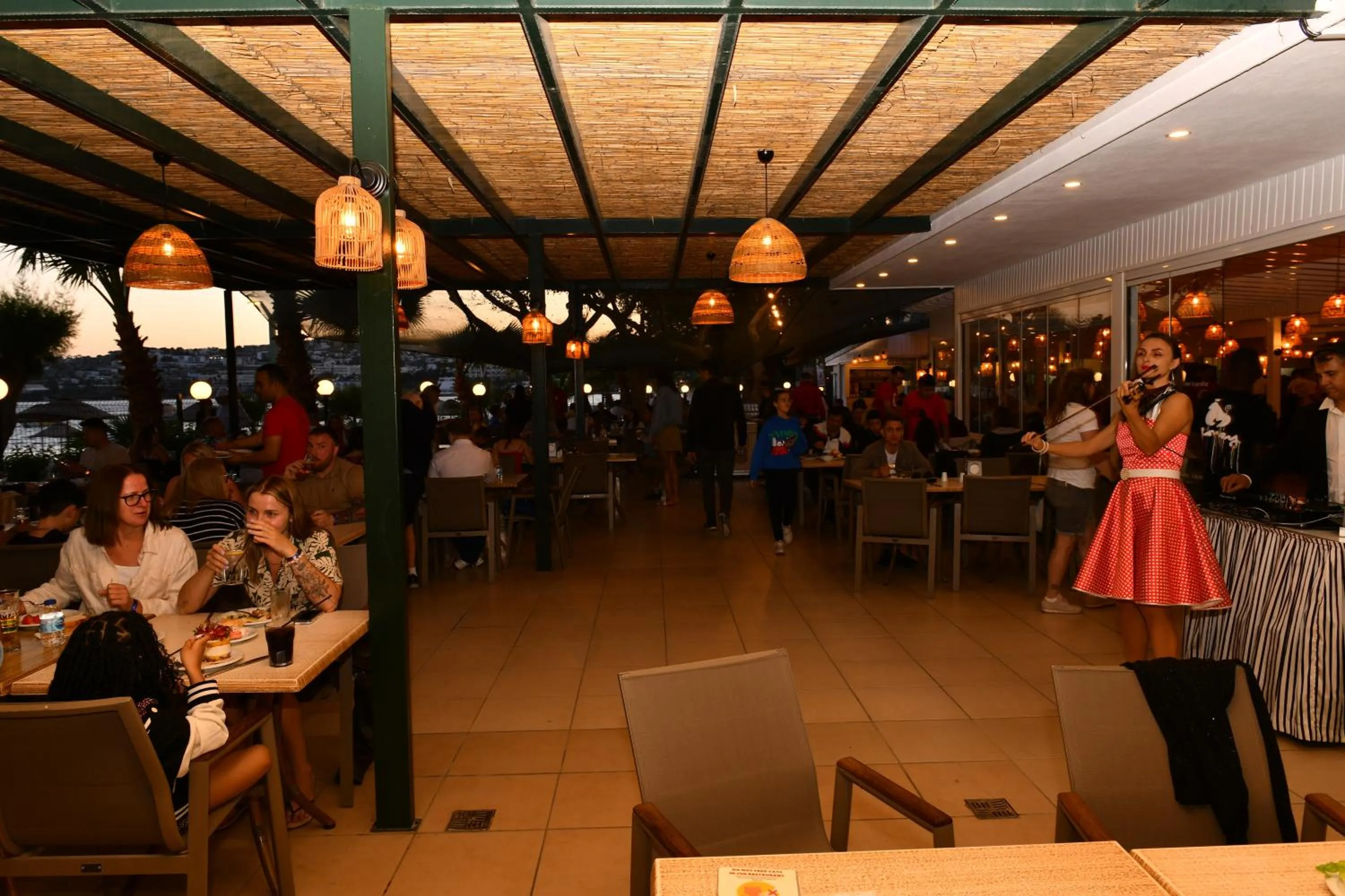 Restaurant/places to eat in Parkim Ayaz Hotel