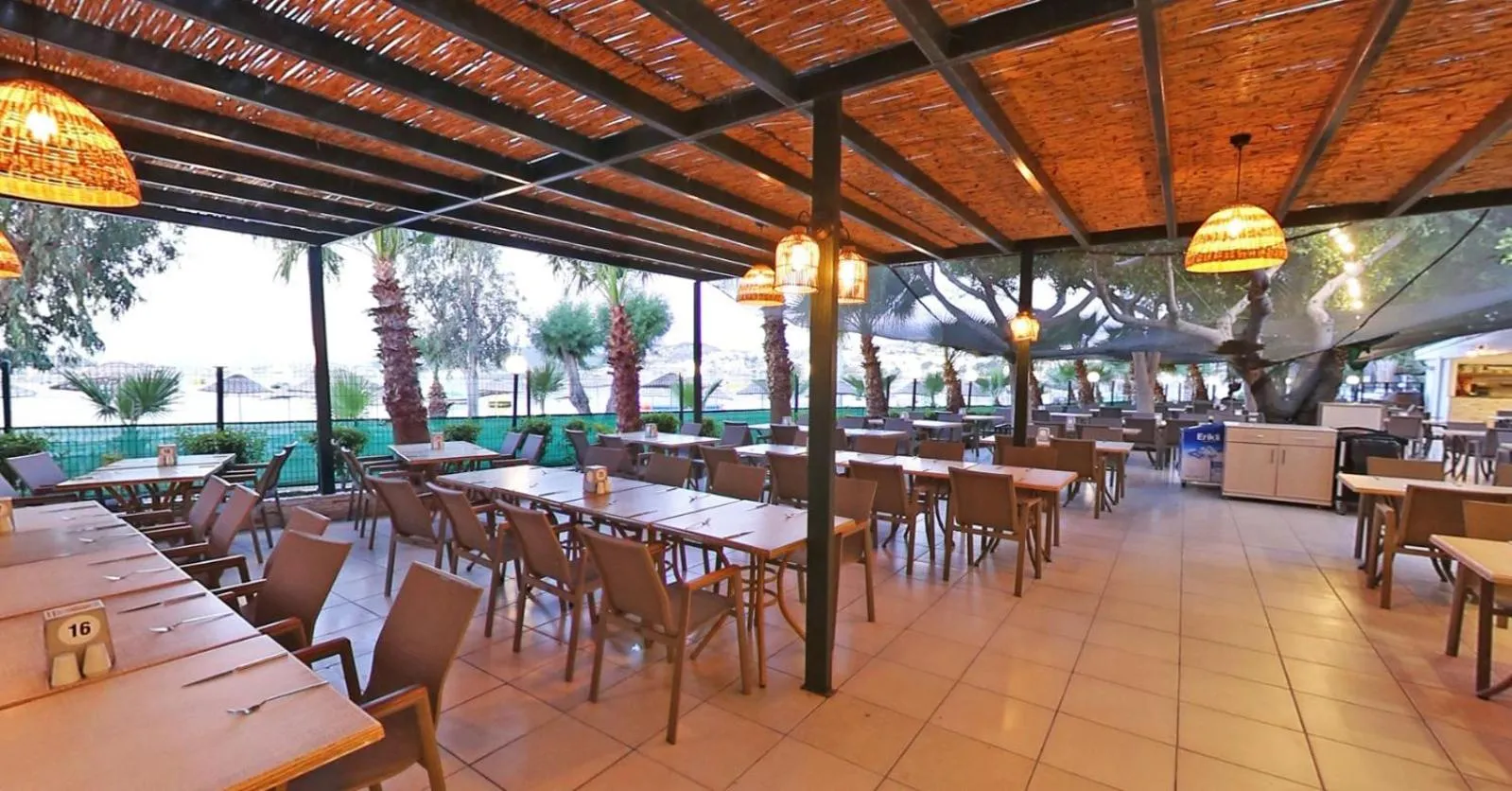 Restaurant/places to eat in Parkim Ayaz Hotel