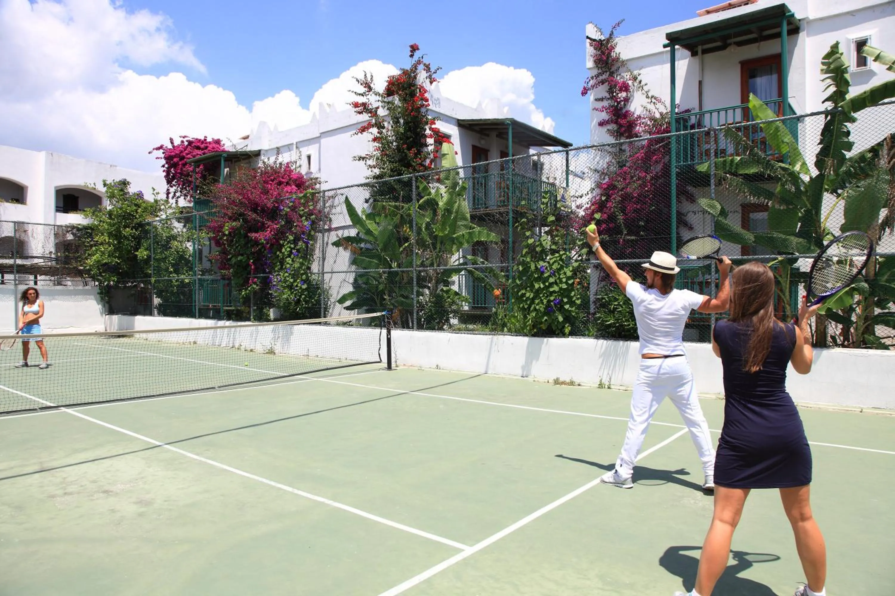 Tennis court in Parkim Ayaz Hotel