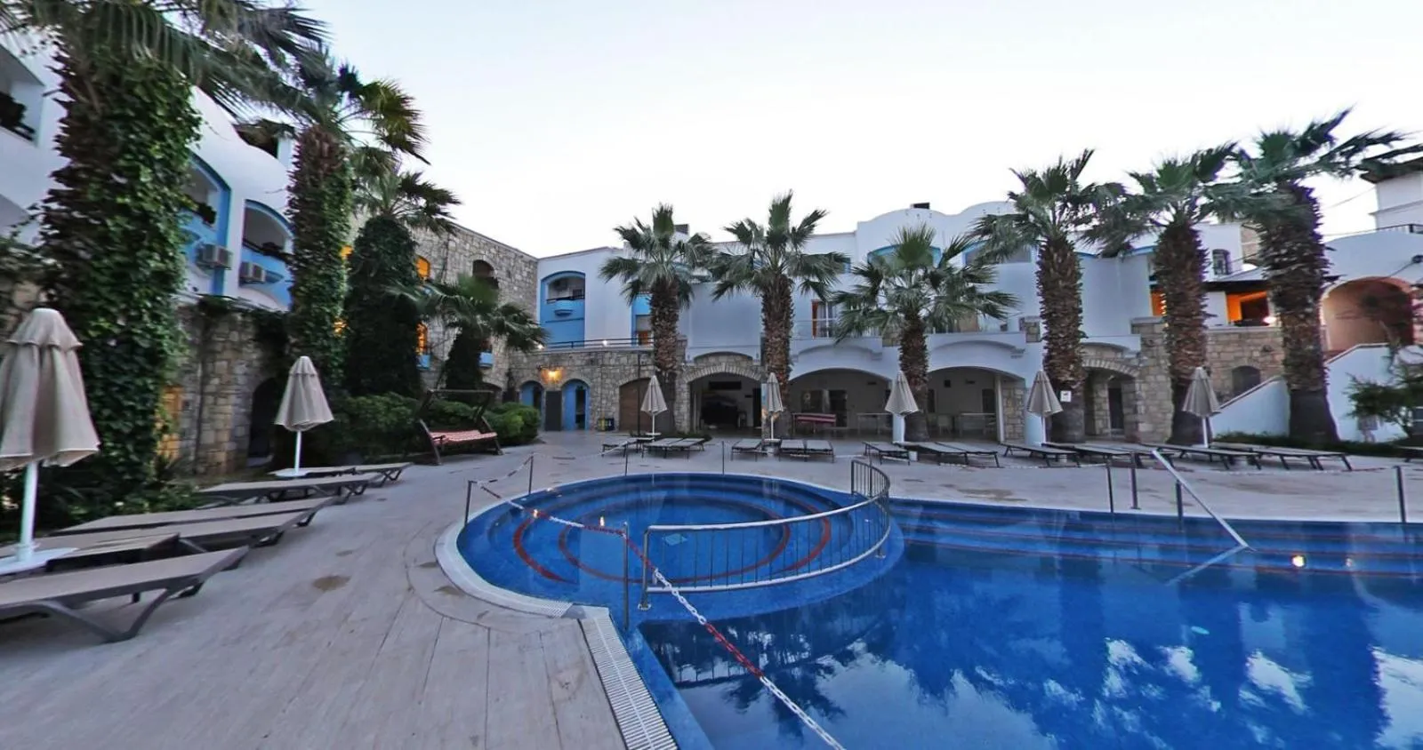 Swimming pool in Parkim Ayaz Hotel