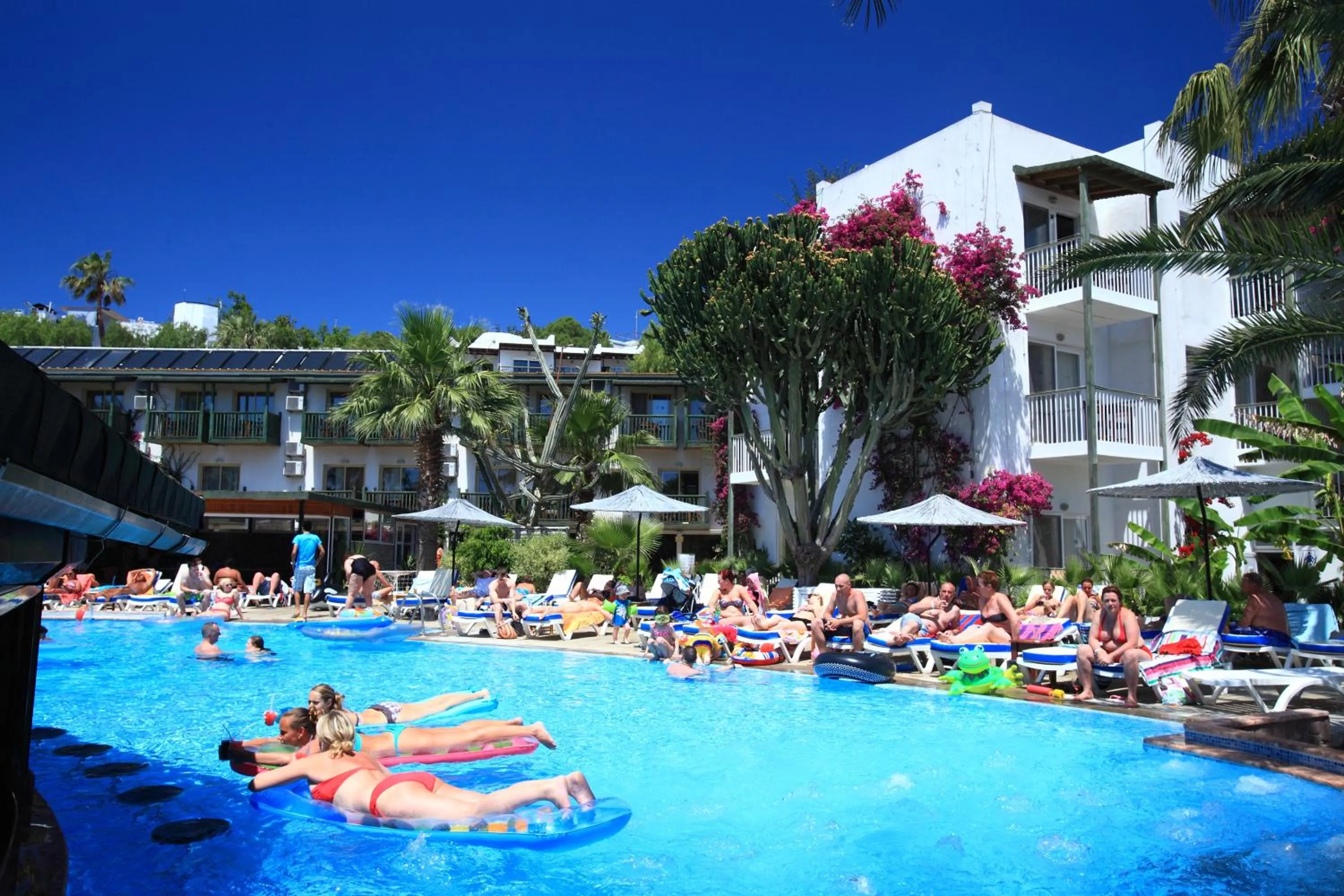 People in Parkim Ayaz Hotel