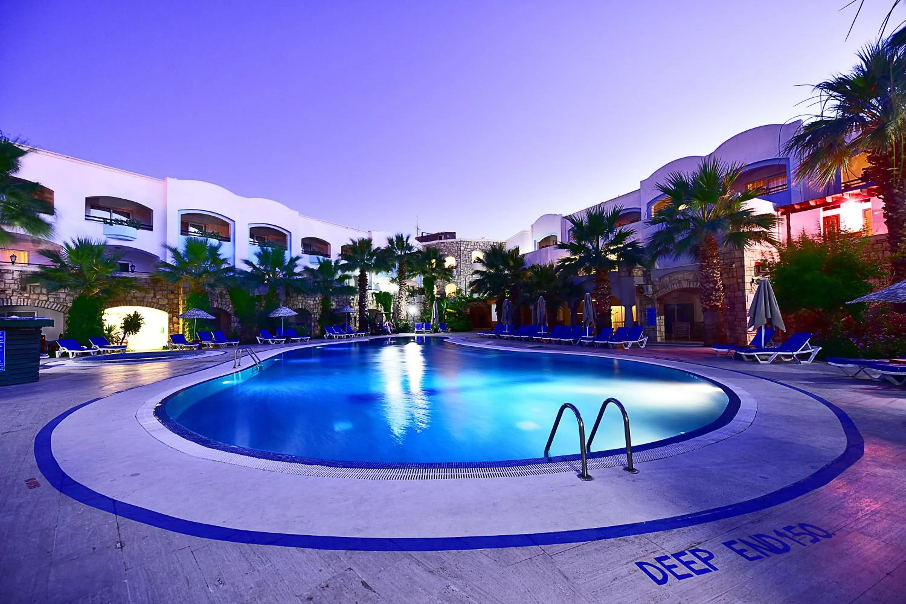 Swimming pool in Parkim Ayaz Hotel