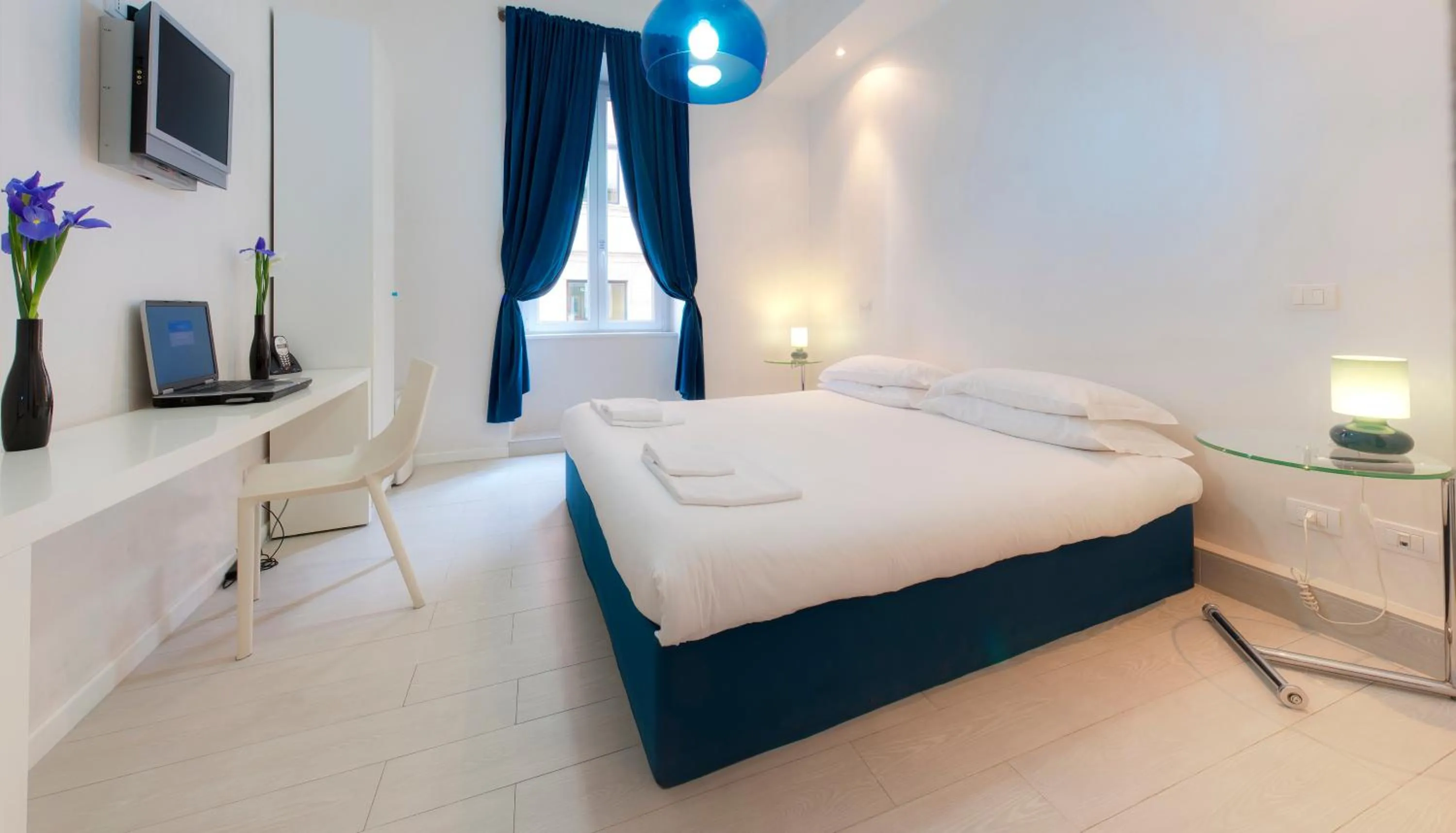 Photo of the whole room, Bed in Wrh Trastevere