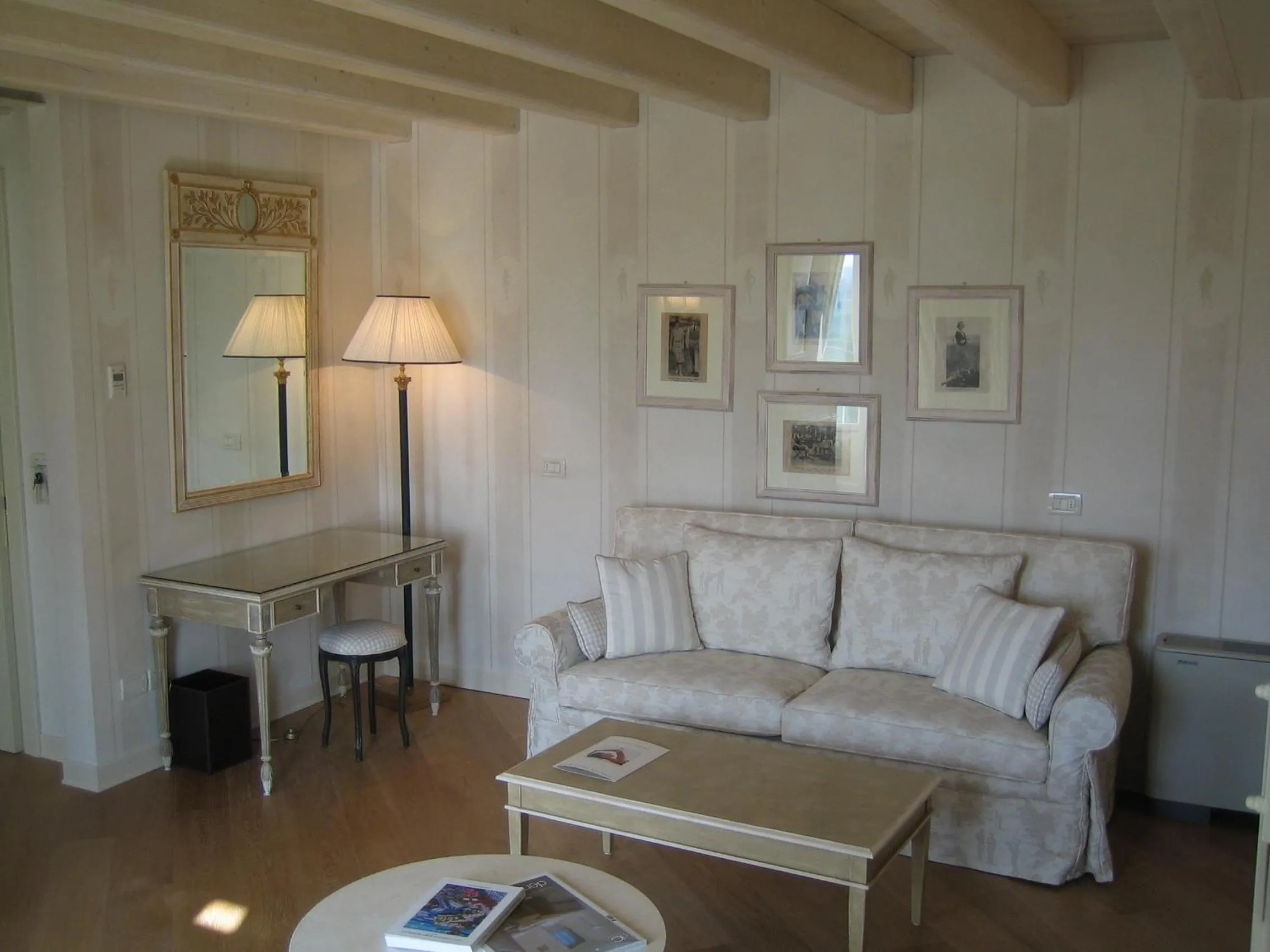 Seating area in Garda Hotel San Vigilio Golf