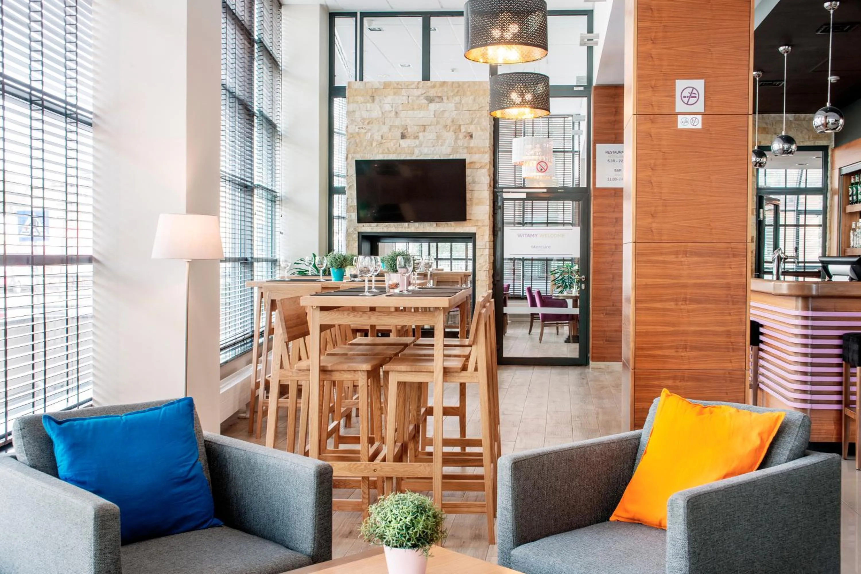 Lobby or reception in Mercure Warszawa Airport