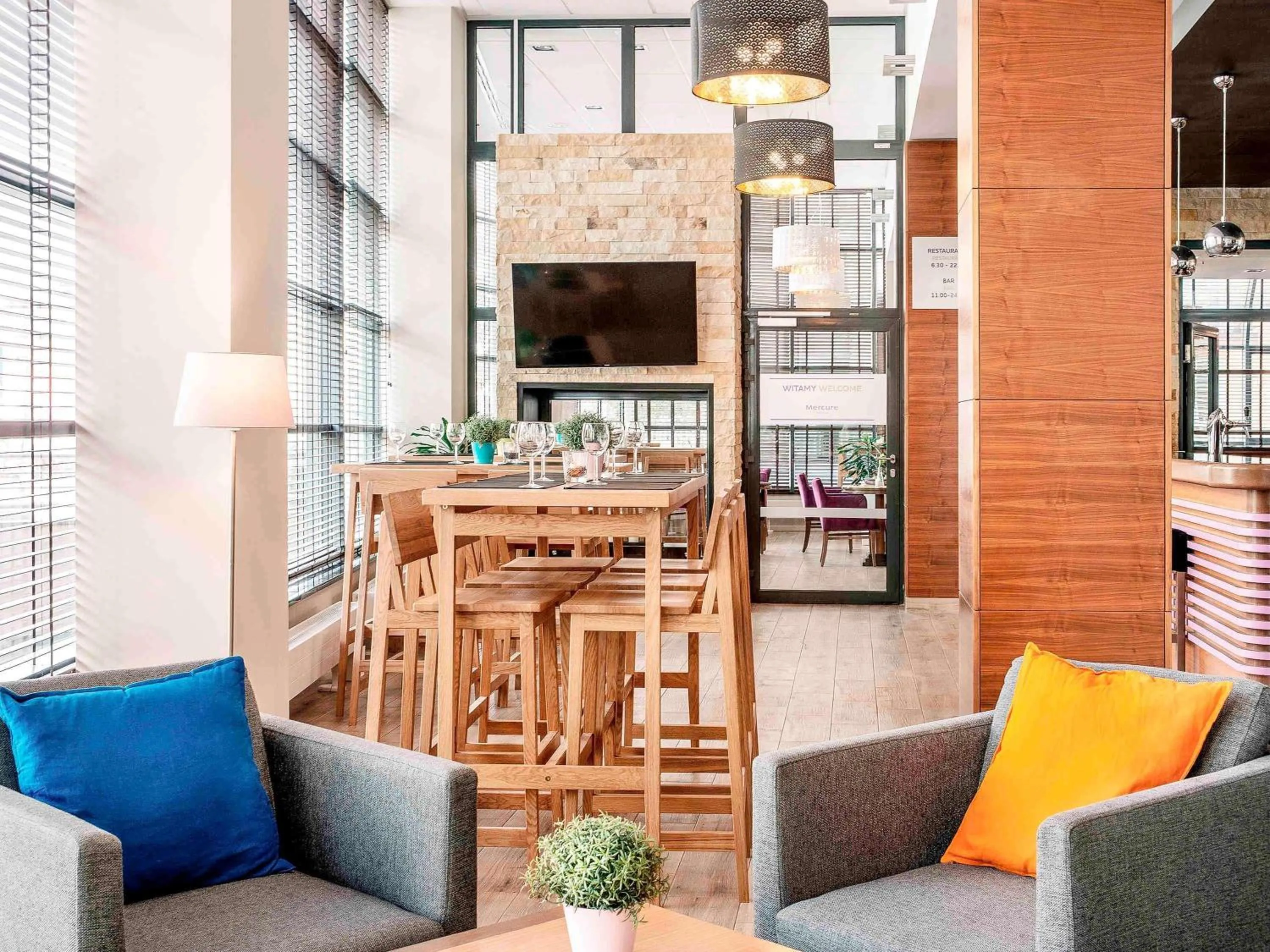 Restaurant/places to eat in Mercure Warszawa Airport