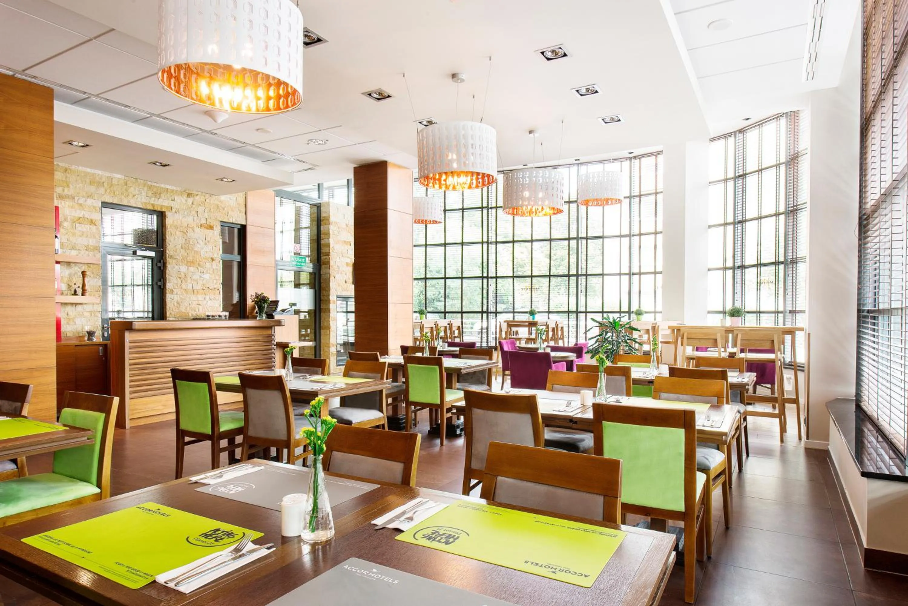 Restaurant/places to eat in Mercure Warszawa Airport